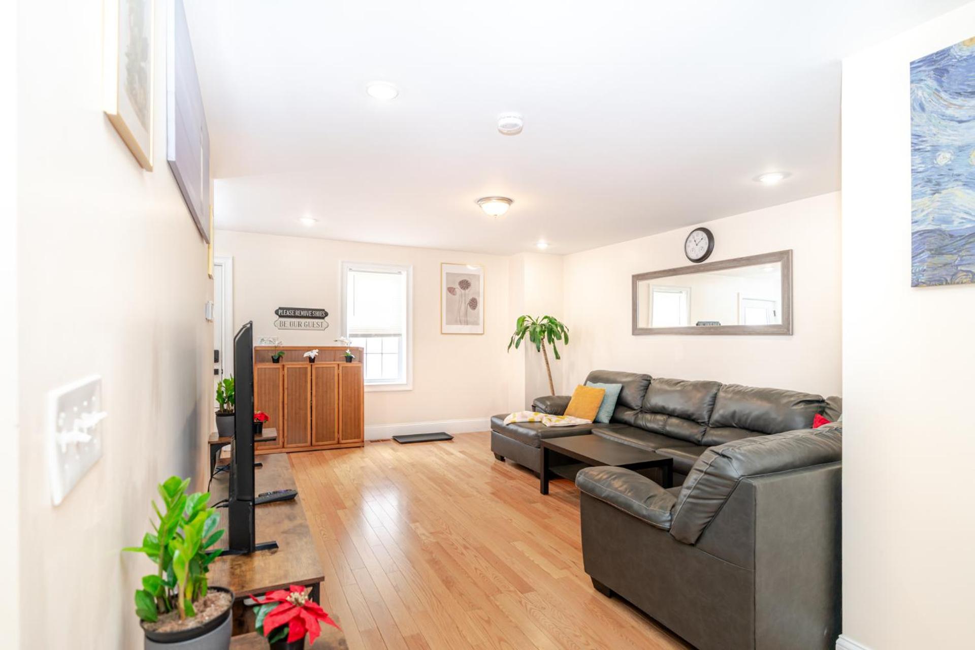 41 - 3BR Quincy - Lovely Townhouse near Adams