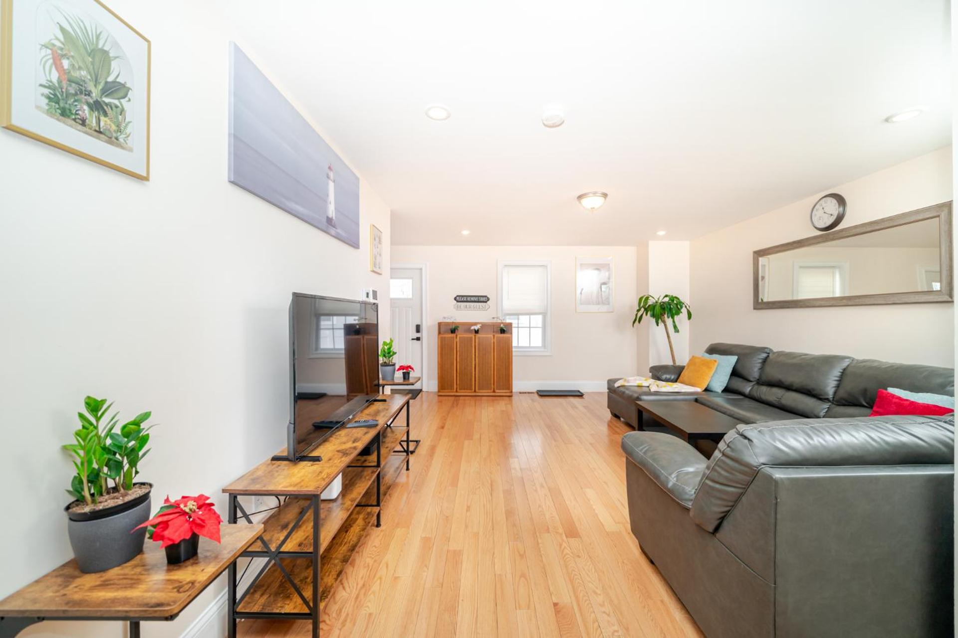 41 - 3BR Quincy - Lovely Townhouse near Adams