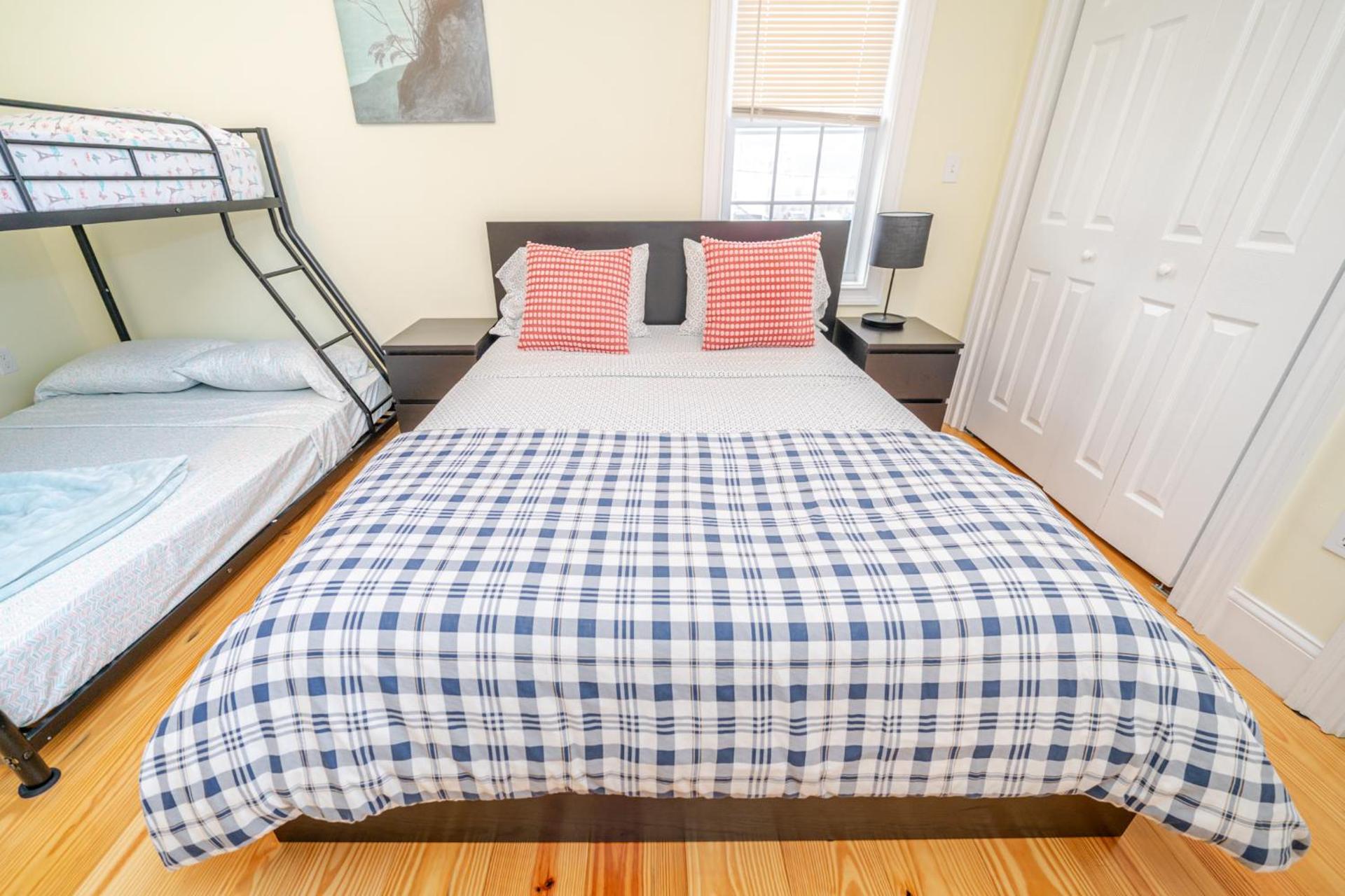 41 - 3BR Quincy - Lovely Townhouse near Adams