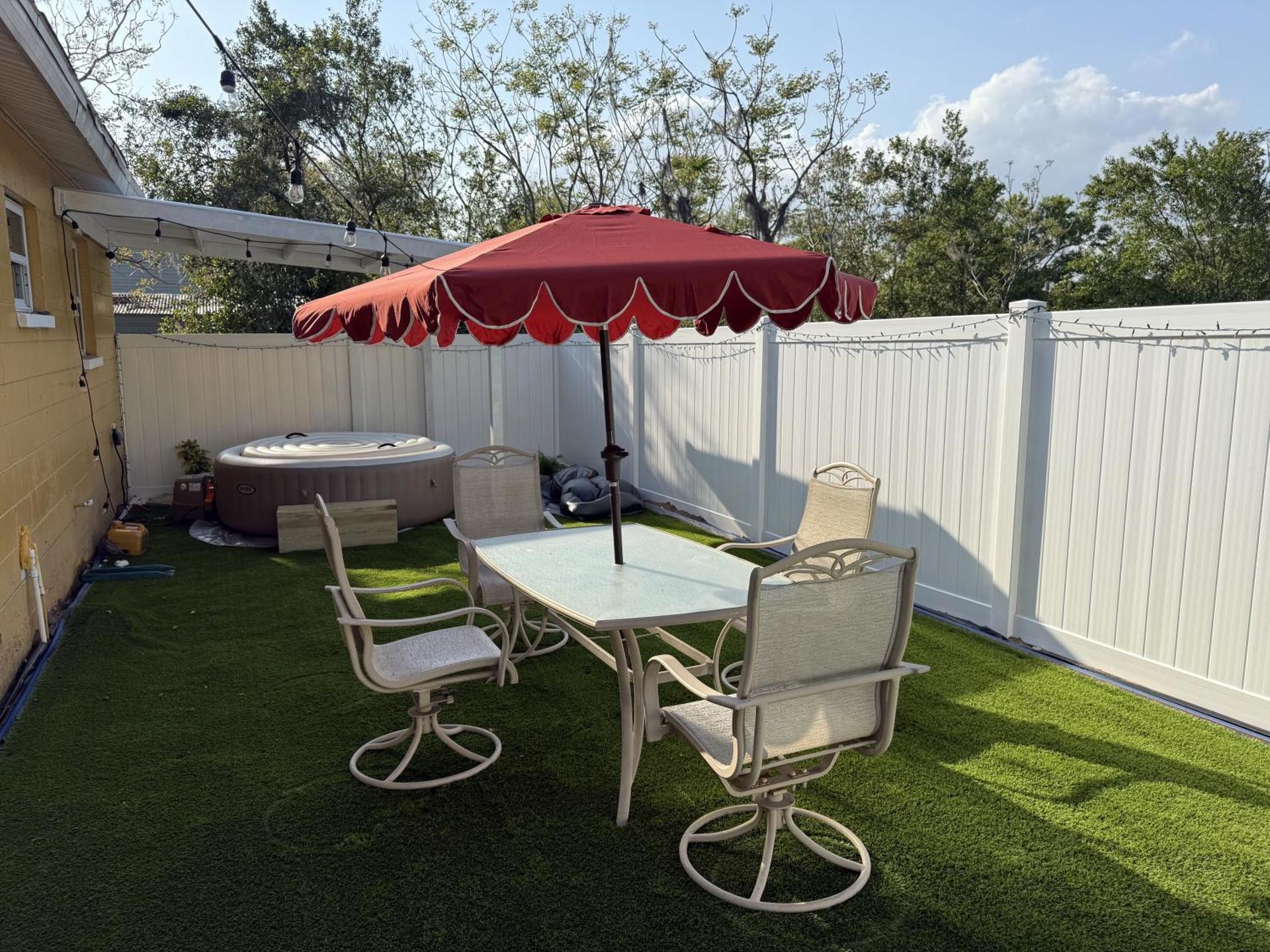 Cozy holiday Home near all things Tampa Bay!