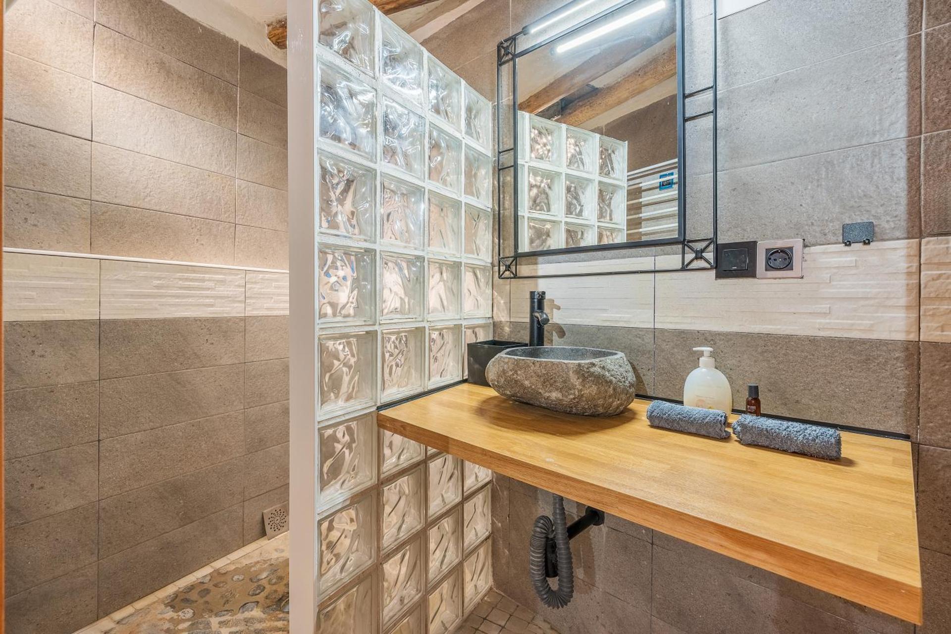 Superior One-Bedroom Apartment