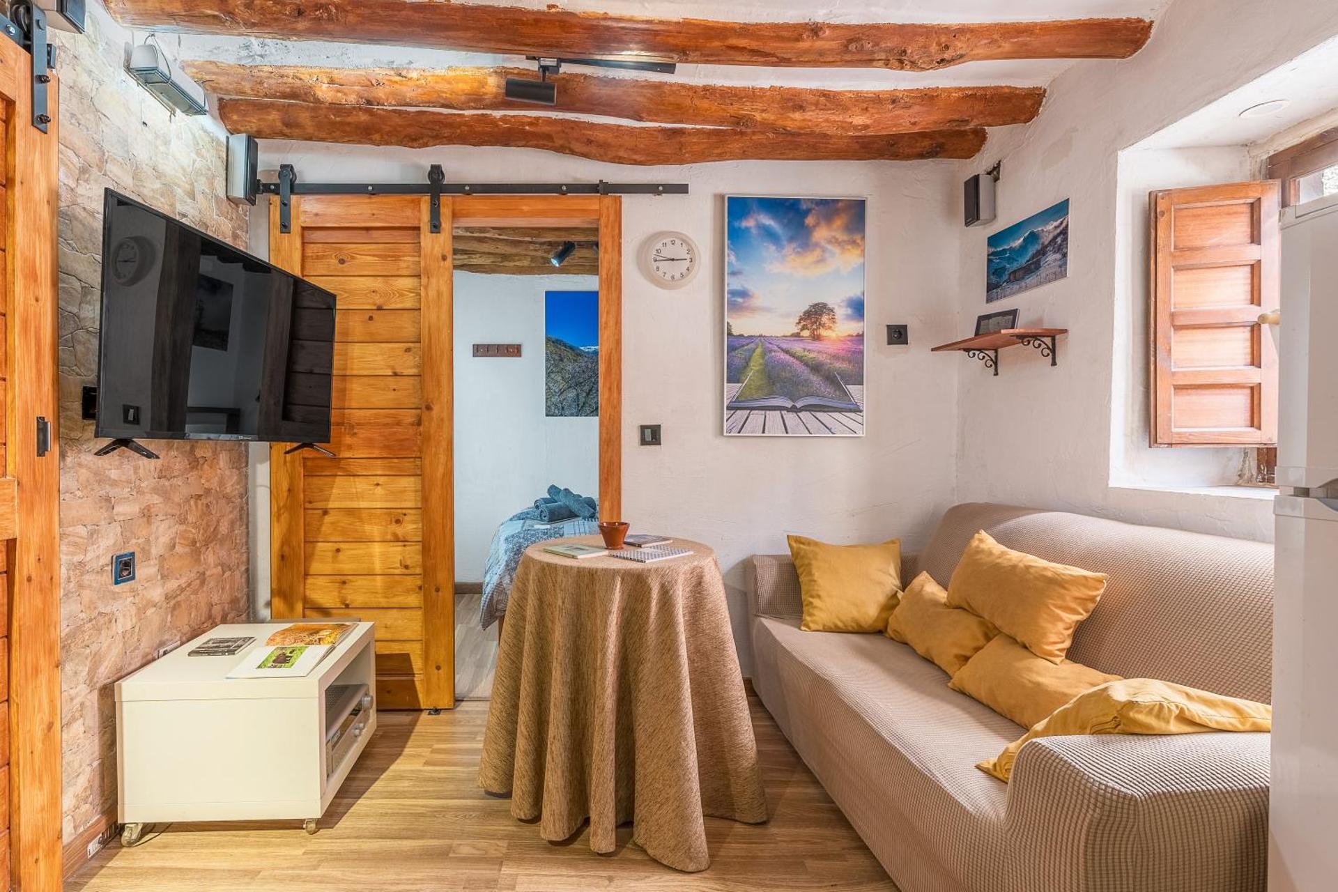 Superior One-Bedroom Apartment