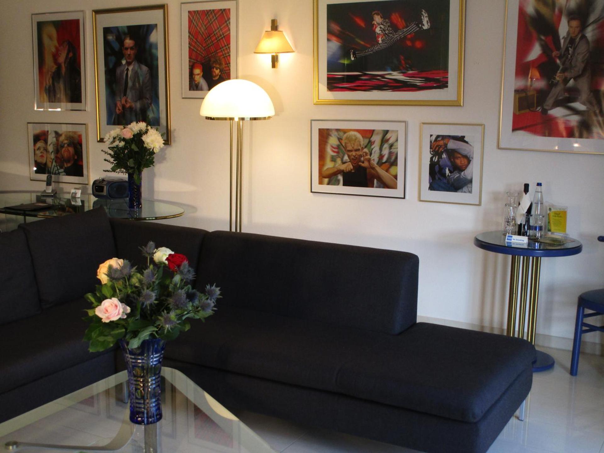 Large Studio (2 Adults)