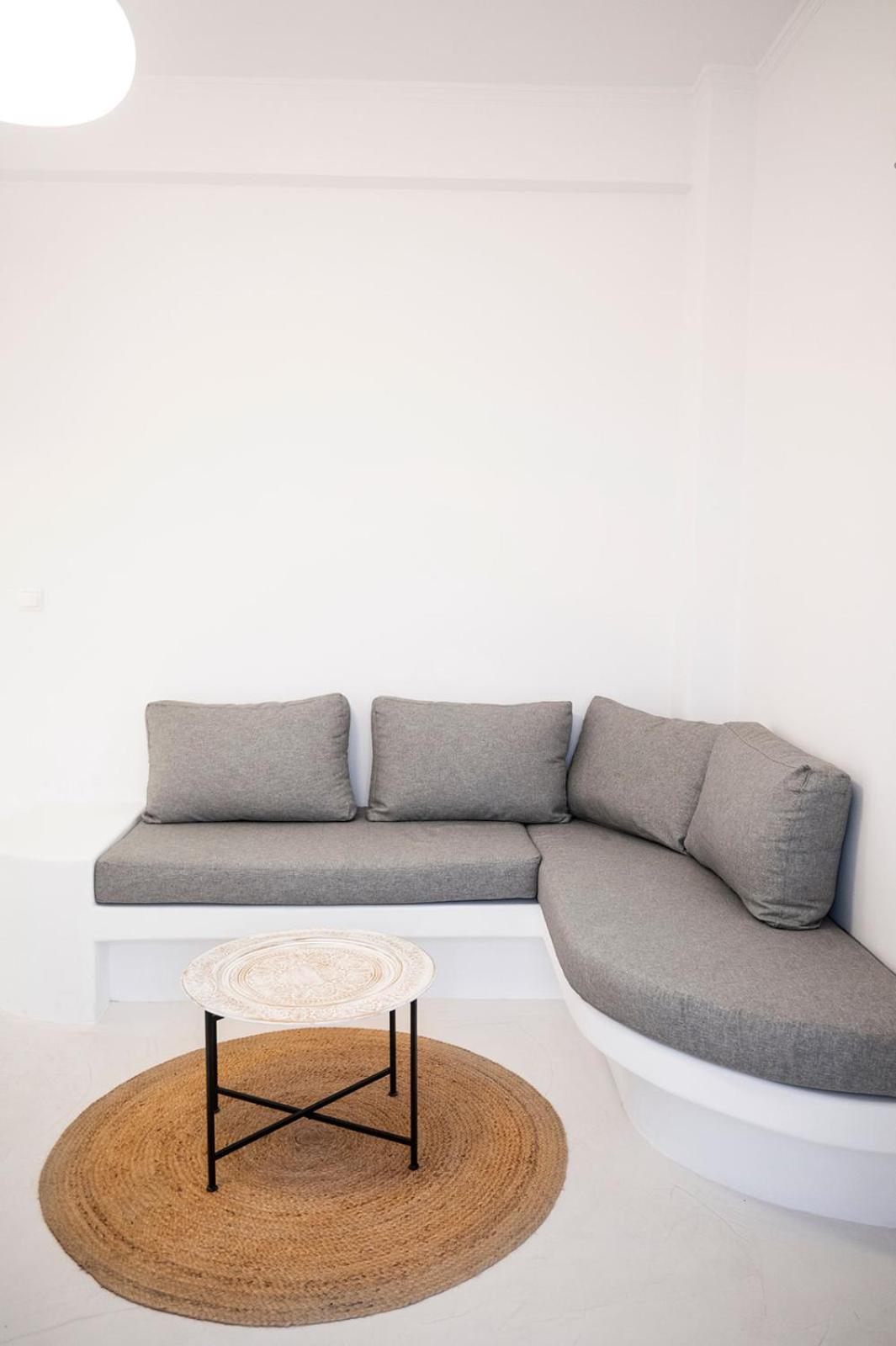 Leticia villa Santorini with heated jacuzzi