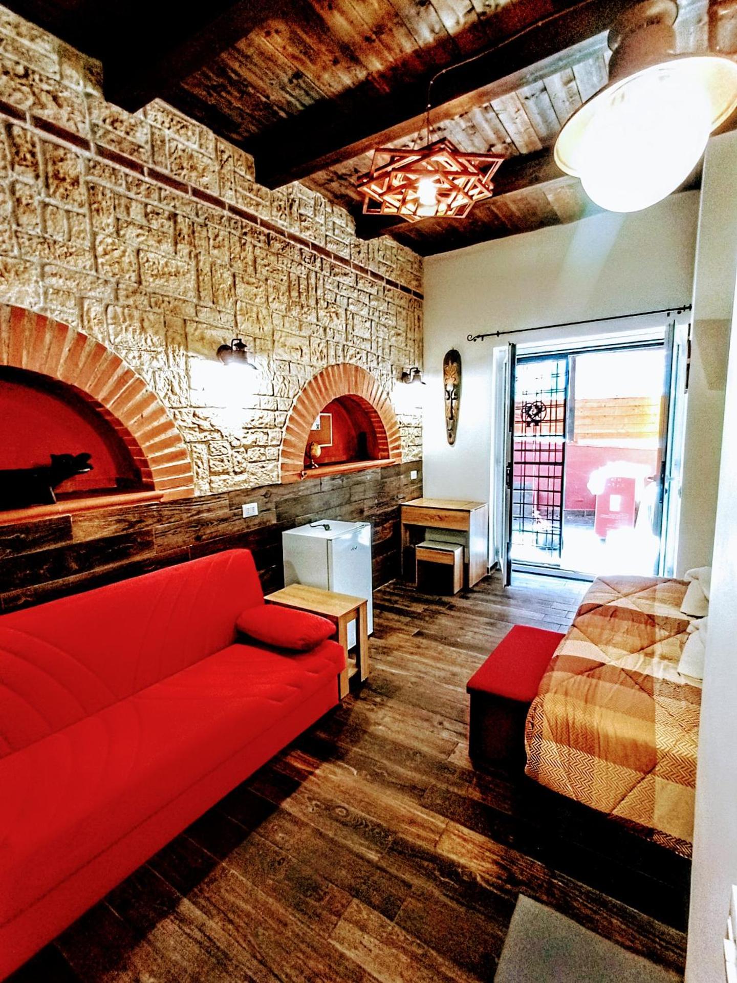 Big Mama Jungle Rooms