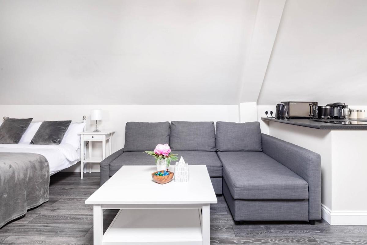 Bright, Restful Coach House in Central Sevenoaks