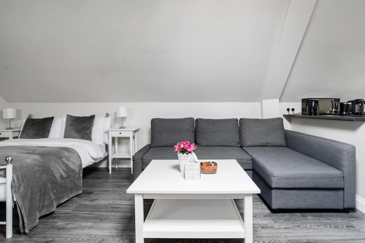 Bright, Restful Coach House in Central Sevenoaks