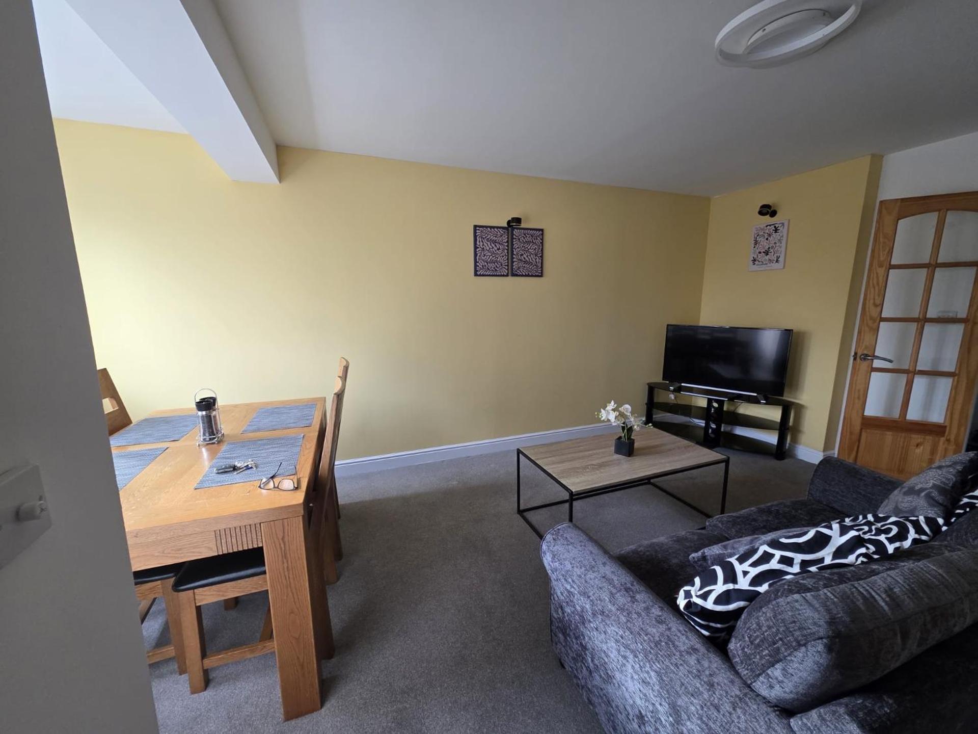 Comfortable 2-Bed Flat, Free Parking, near Excel