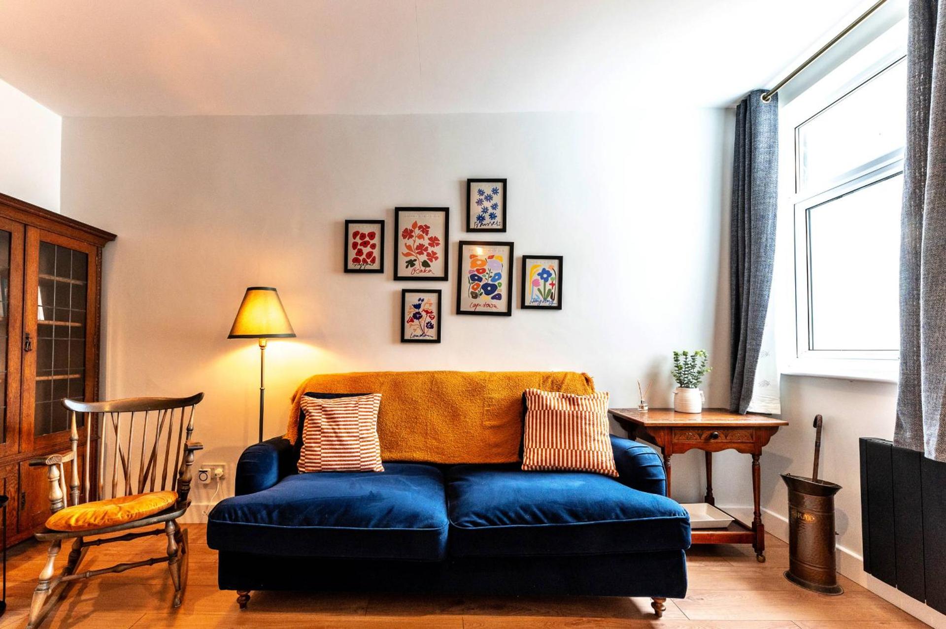 Communal lounge/ TV room