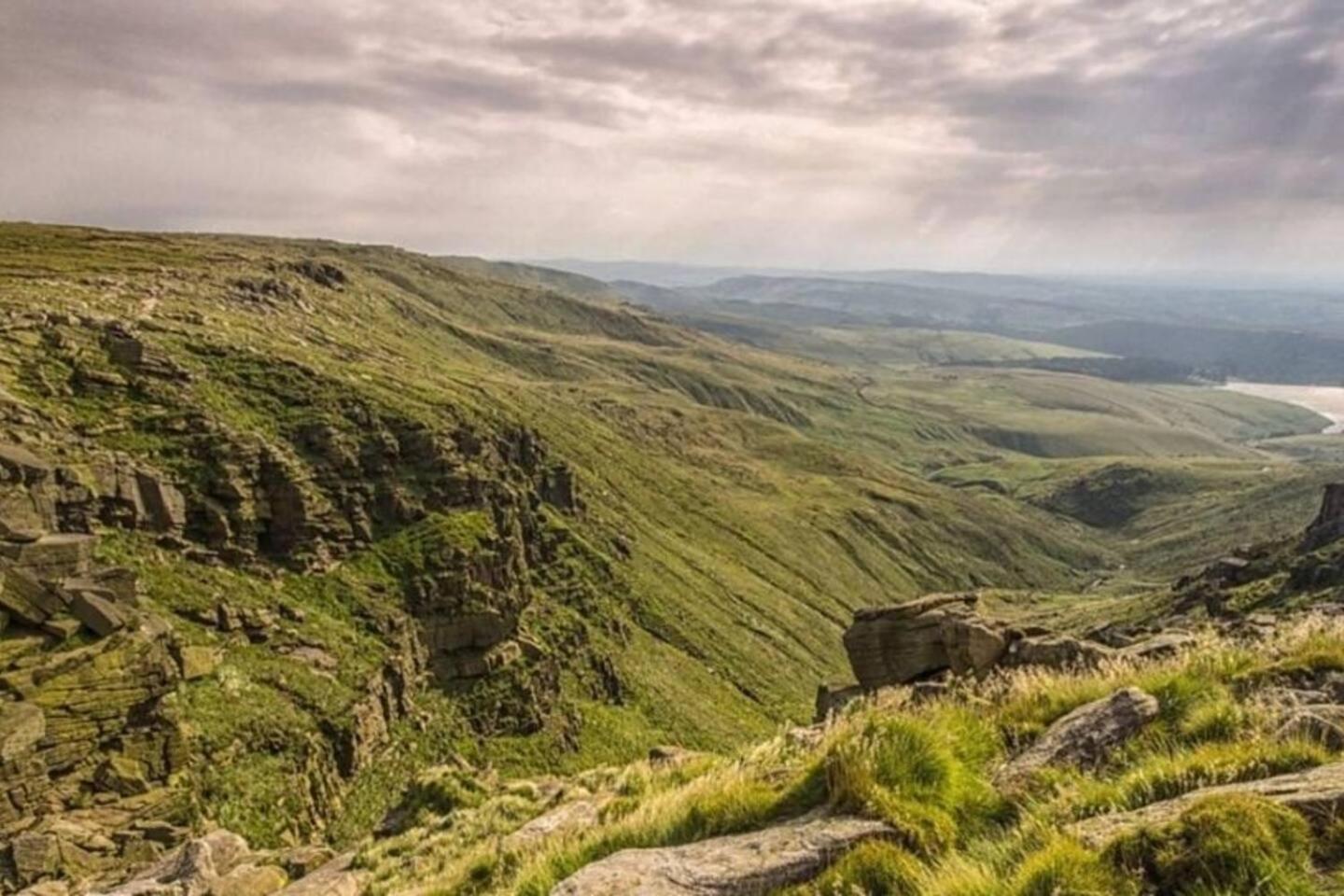 1-Bed House Sleeps 4 Free Parking