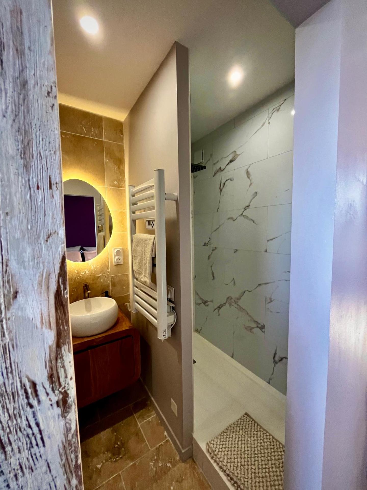 Wisteria Villa - Nuit Enchantée, Ecully