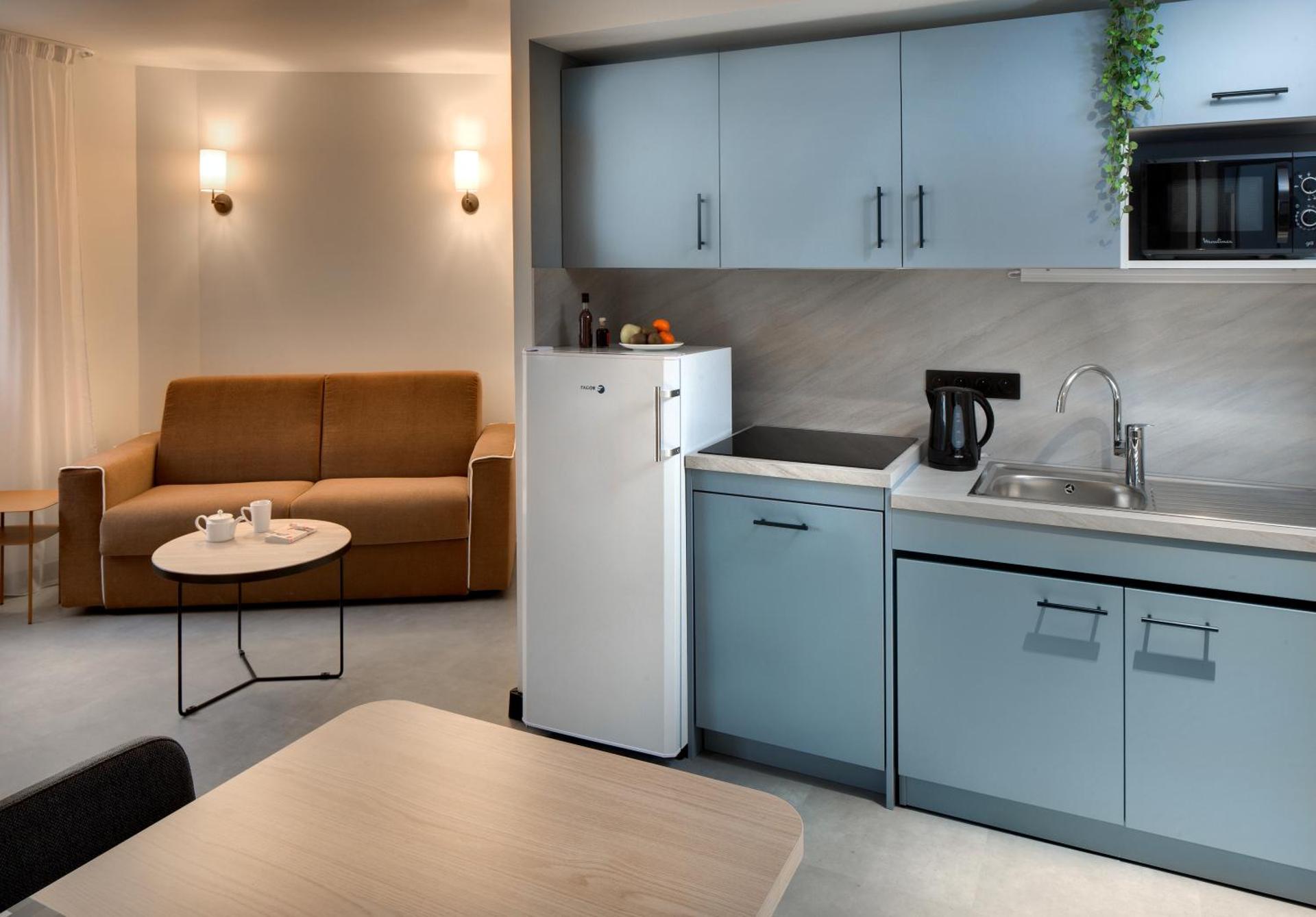 Kitchen or kitchenette