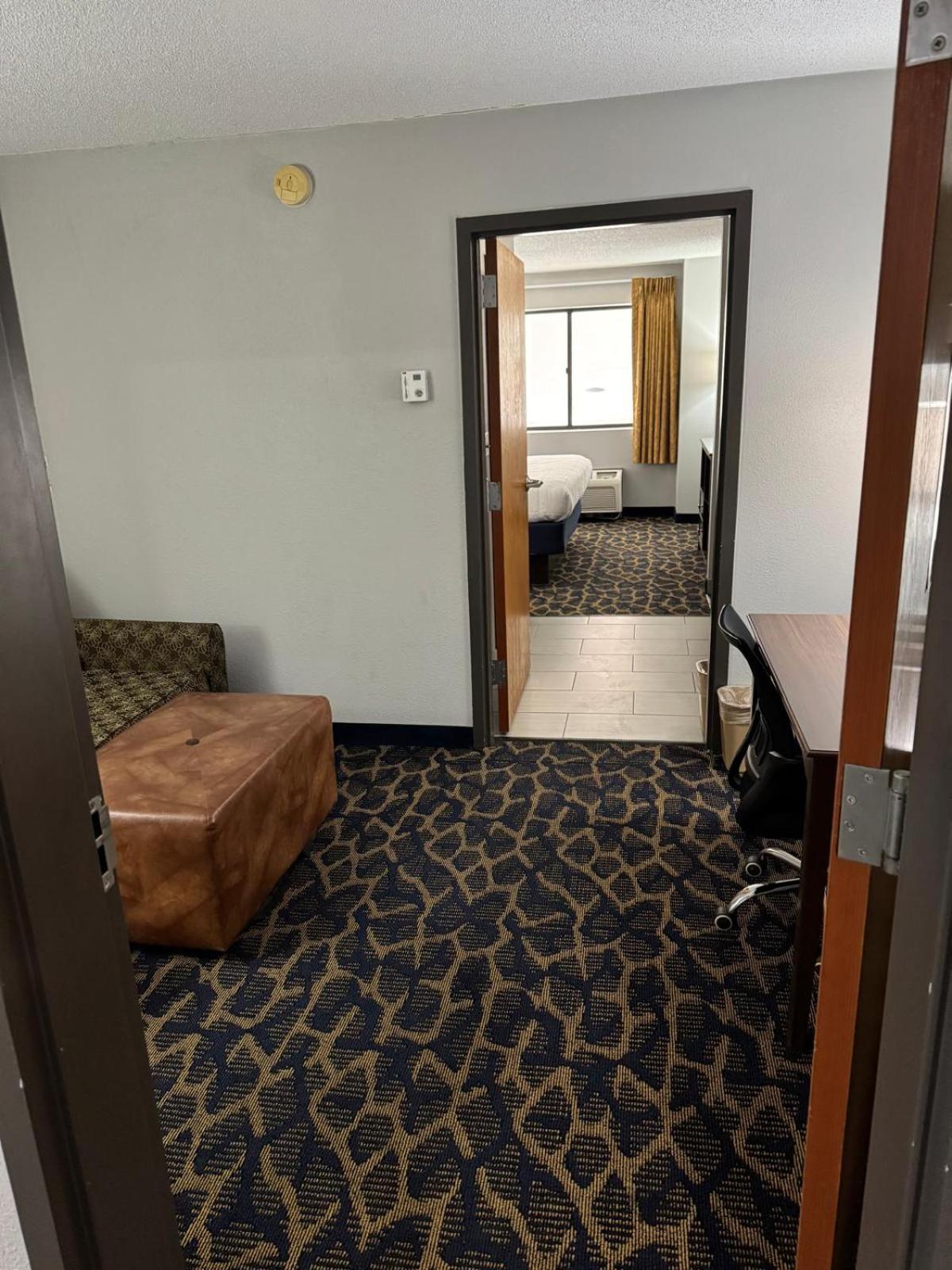 Greenlight Inn & Suites St James