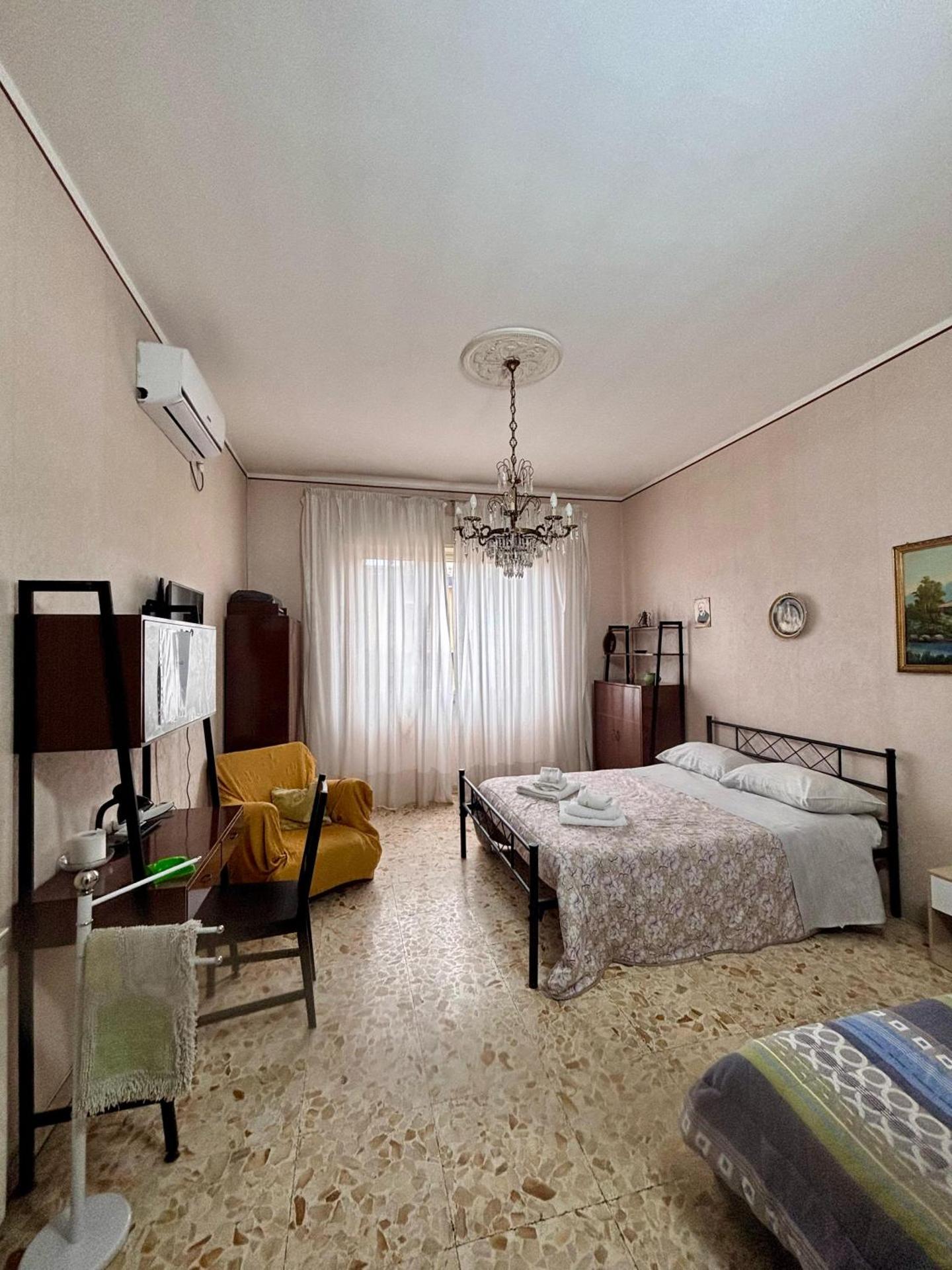 Stanza 30 euro per 2 ore Giarre