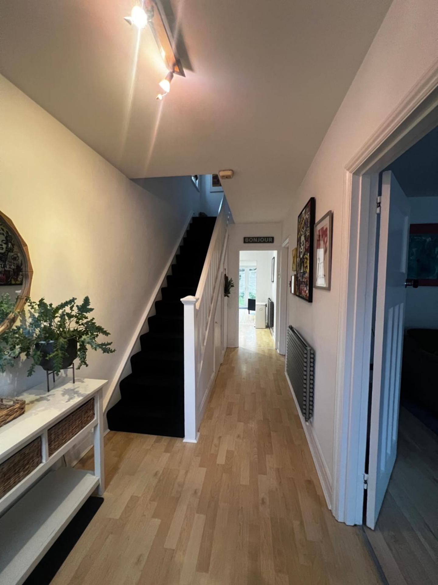 Warm and cosy city centre home near train station