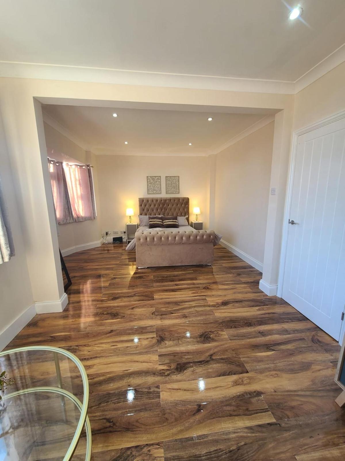 One Bed and Bath in Rochford