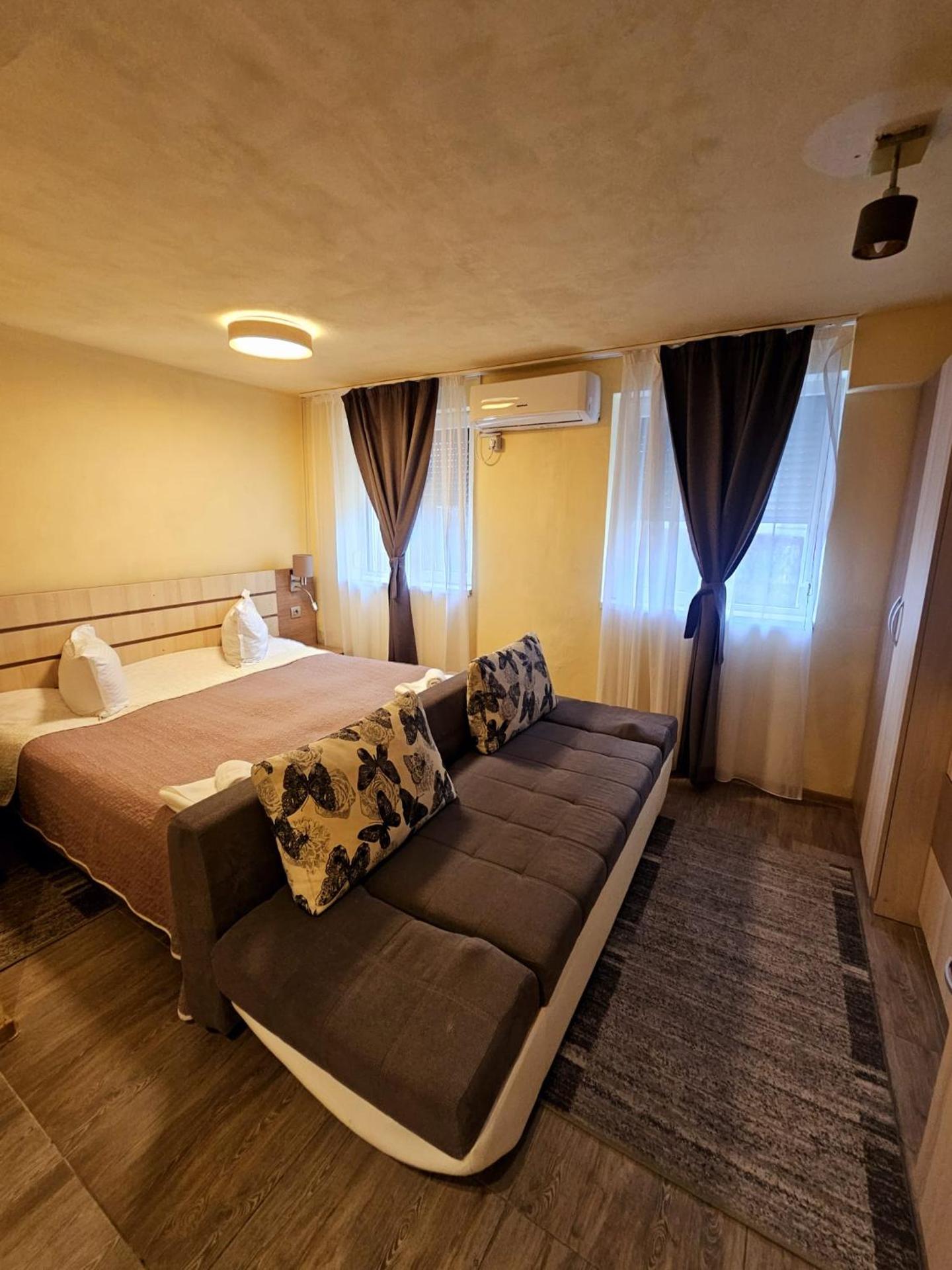 Cazare Apartamente IRIS