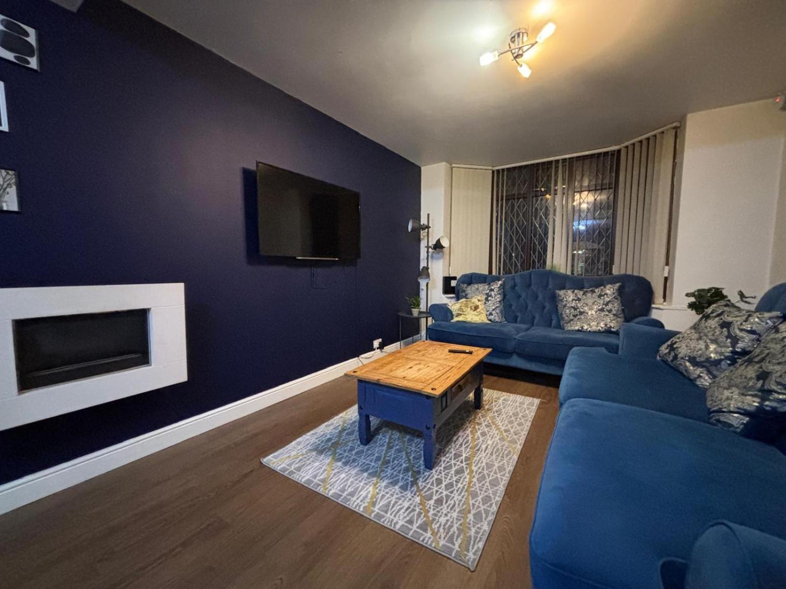 Communal lounge/ TV room