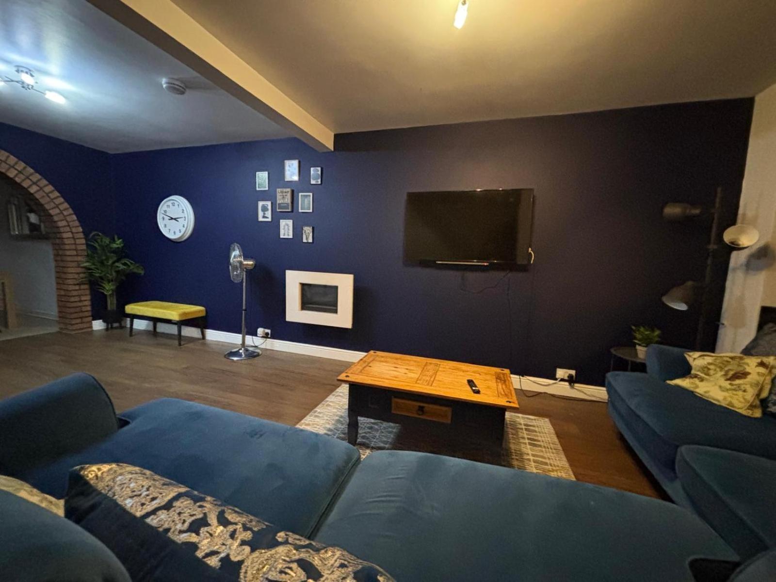 Communal lounge/ TV room