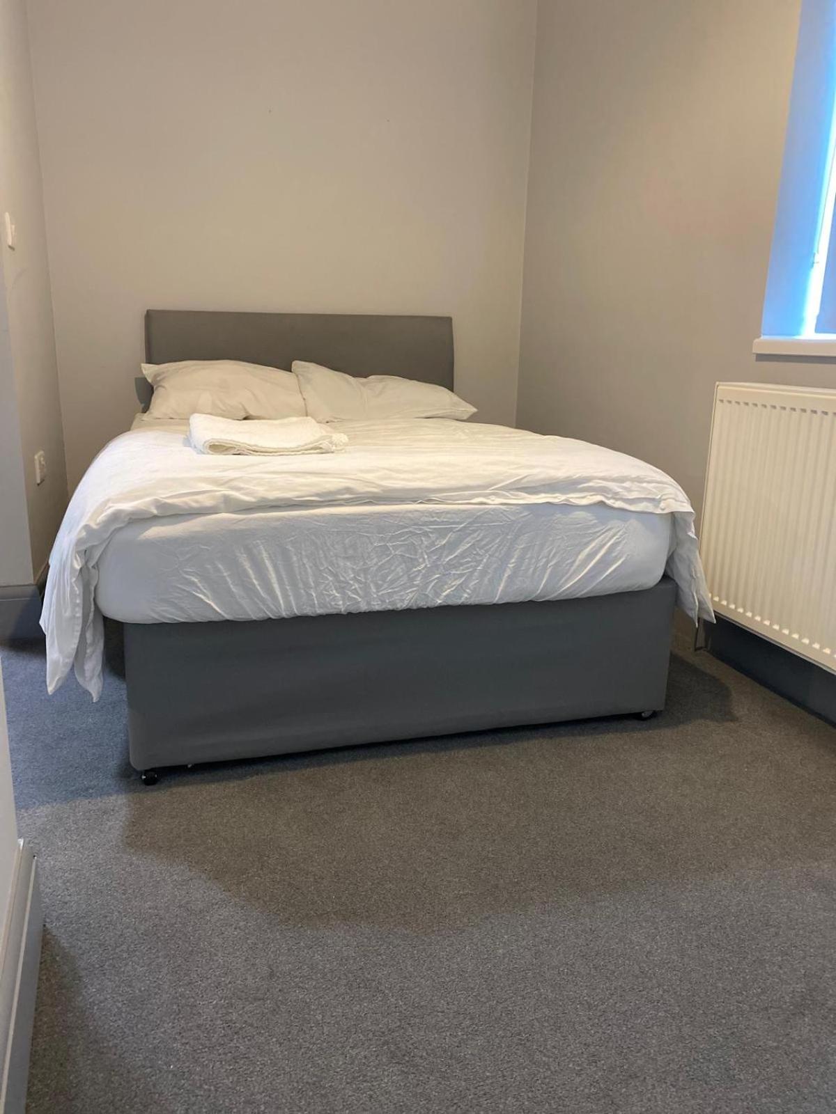 15 on Hill Crescent, 6 en-suite bedrooms, Sleeps 12