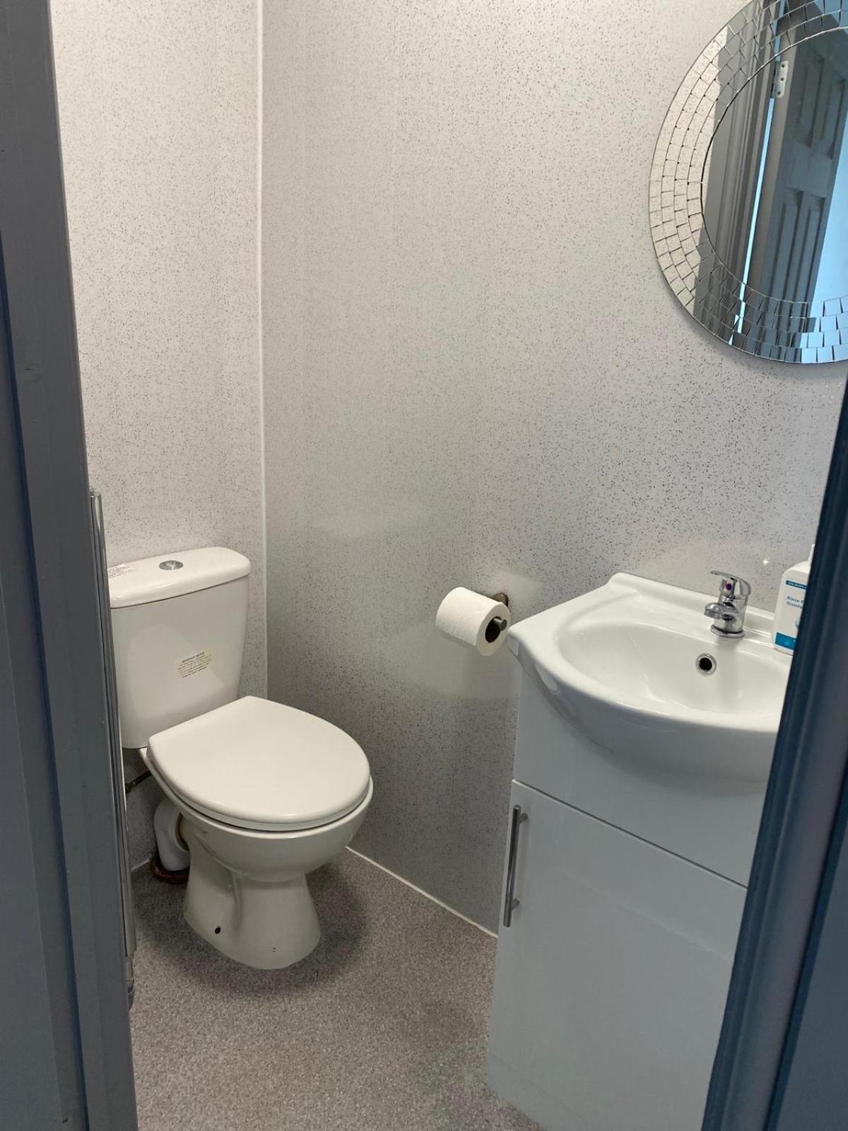 15 on Hill Crescent, 6 en-suite bedrooms, Sleeps 12