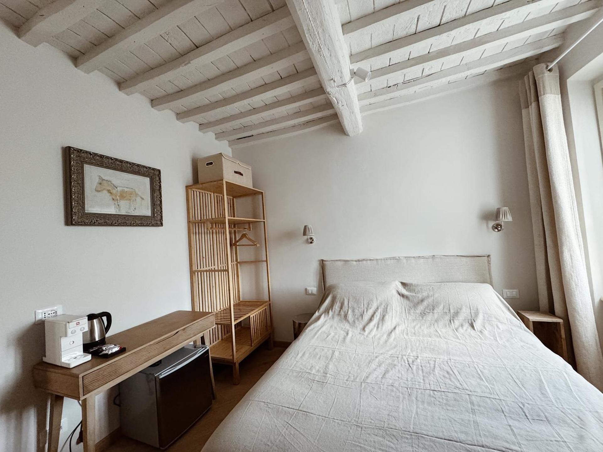 Camera Matrimoniale con Vista Giardino