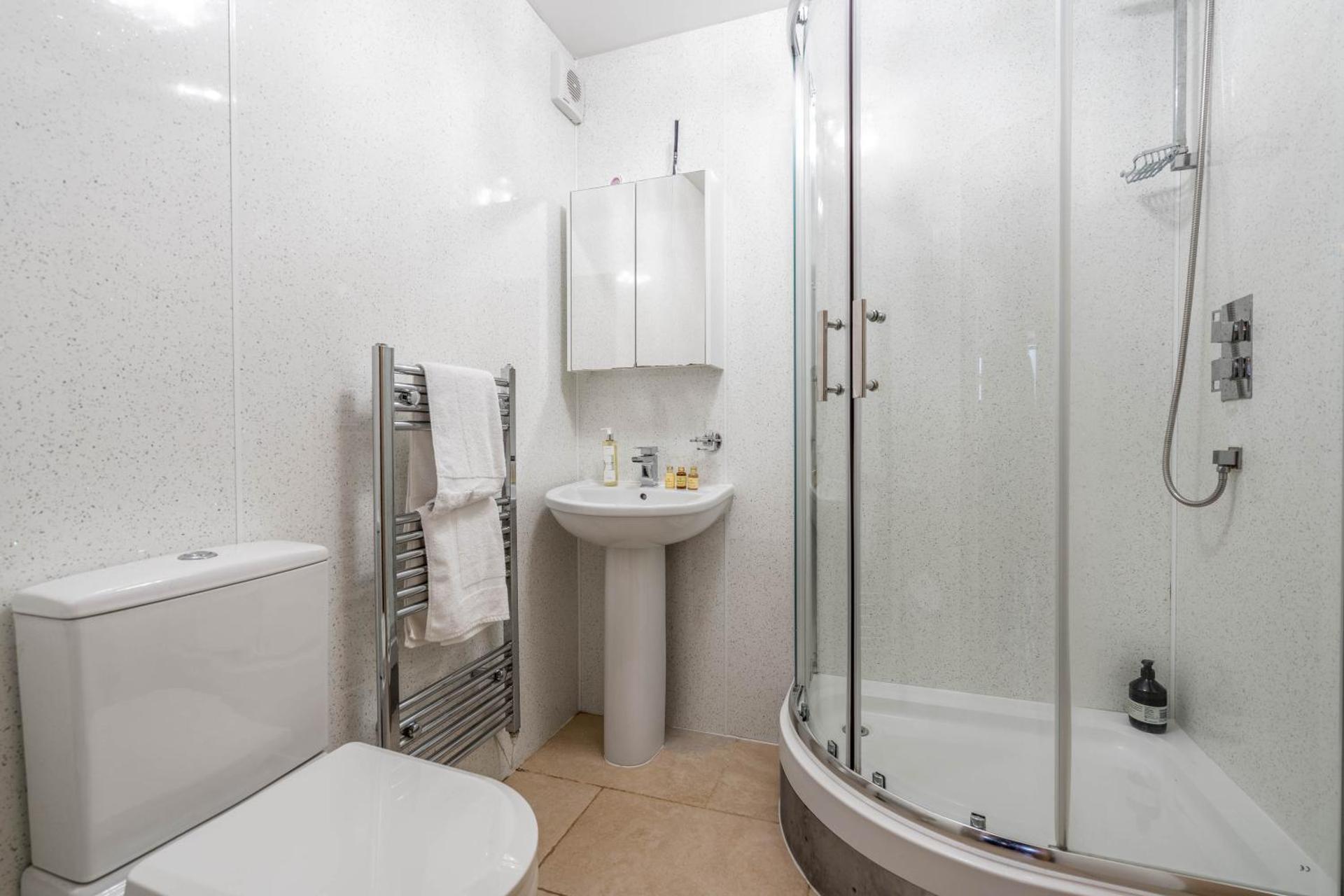 Chunal Apartment Central Glossop