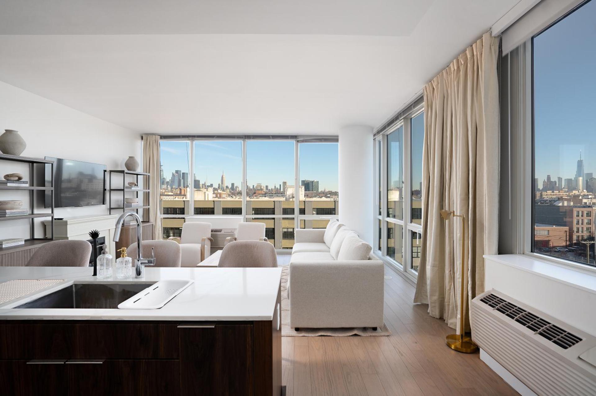 Ultra Luxury Apt - Panoramic NYC View - Minutes to City