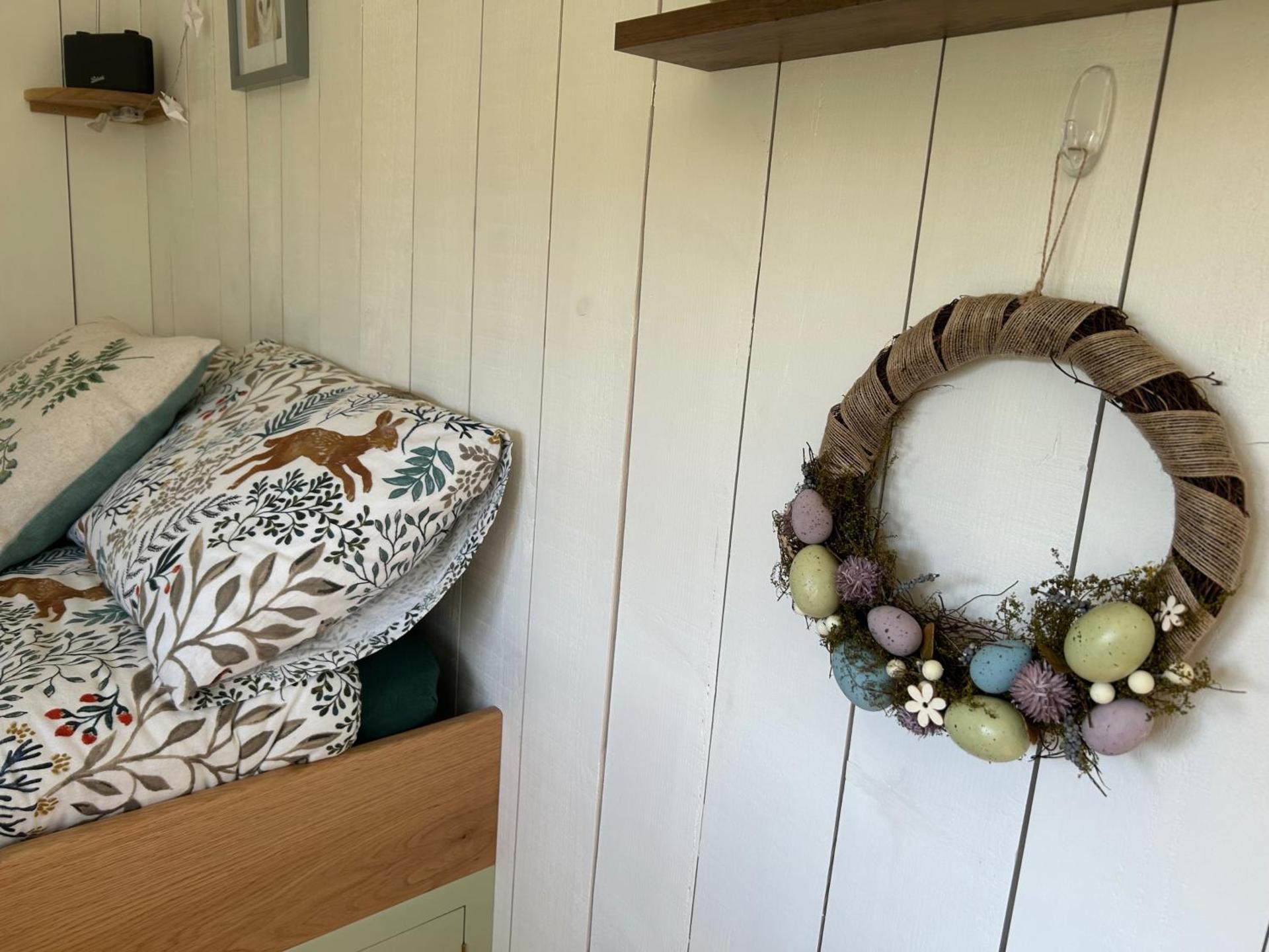 Cosy Devon Hut with Private Hot Tub