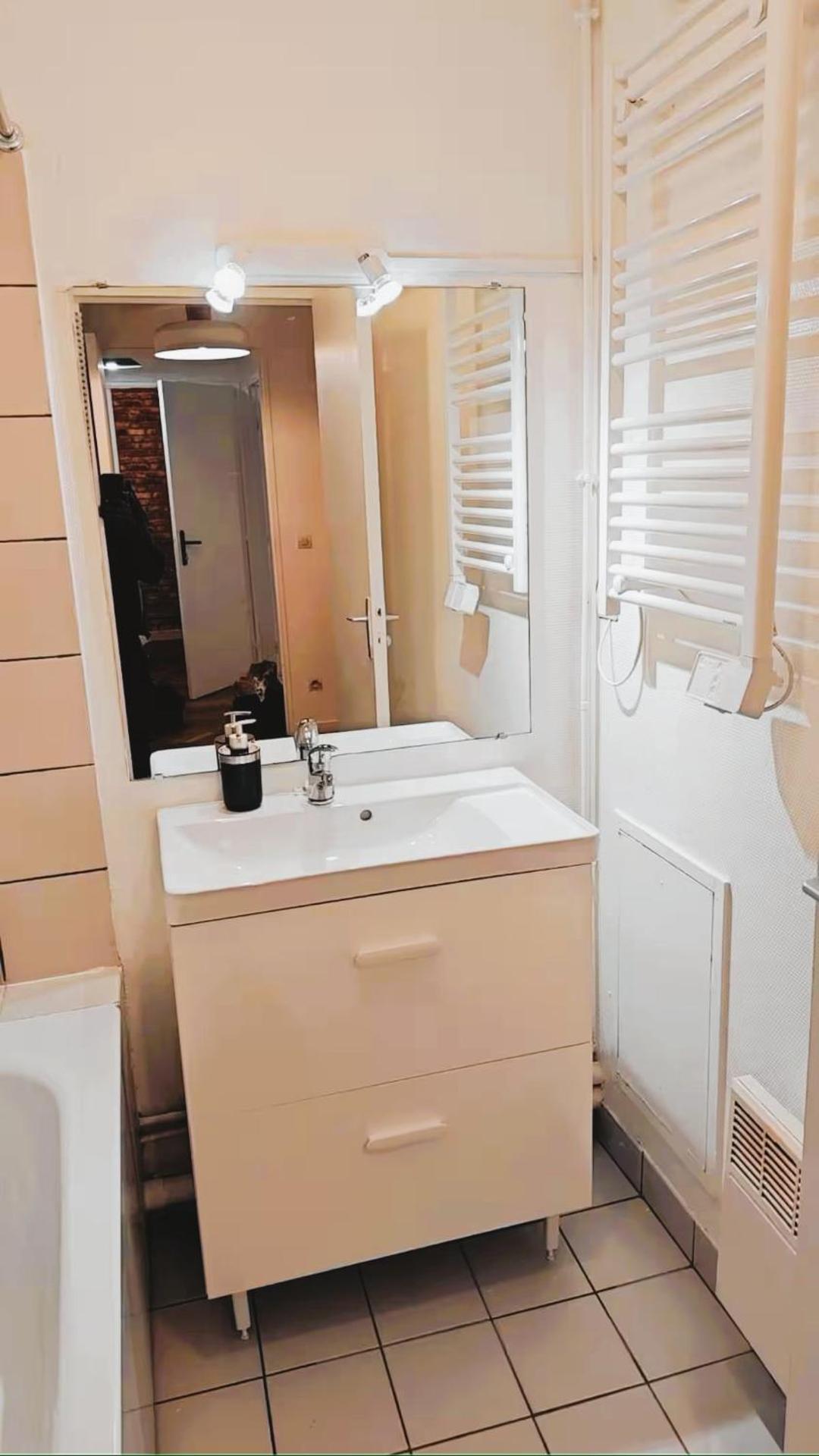 Mini-studio avec kitchenette OU chambre confort avec frigo et TV - Parking en option sur résa !