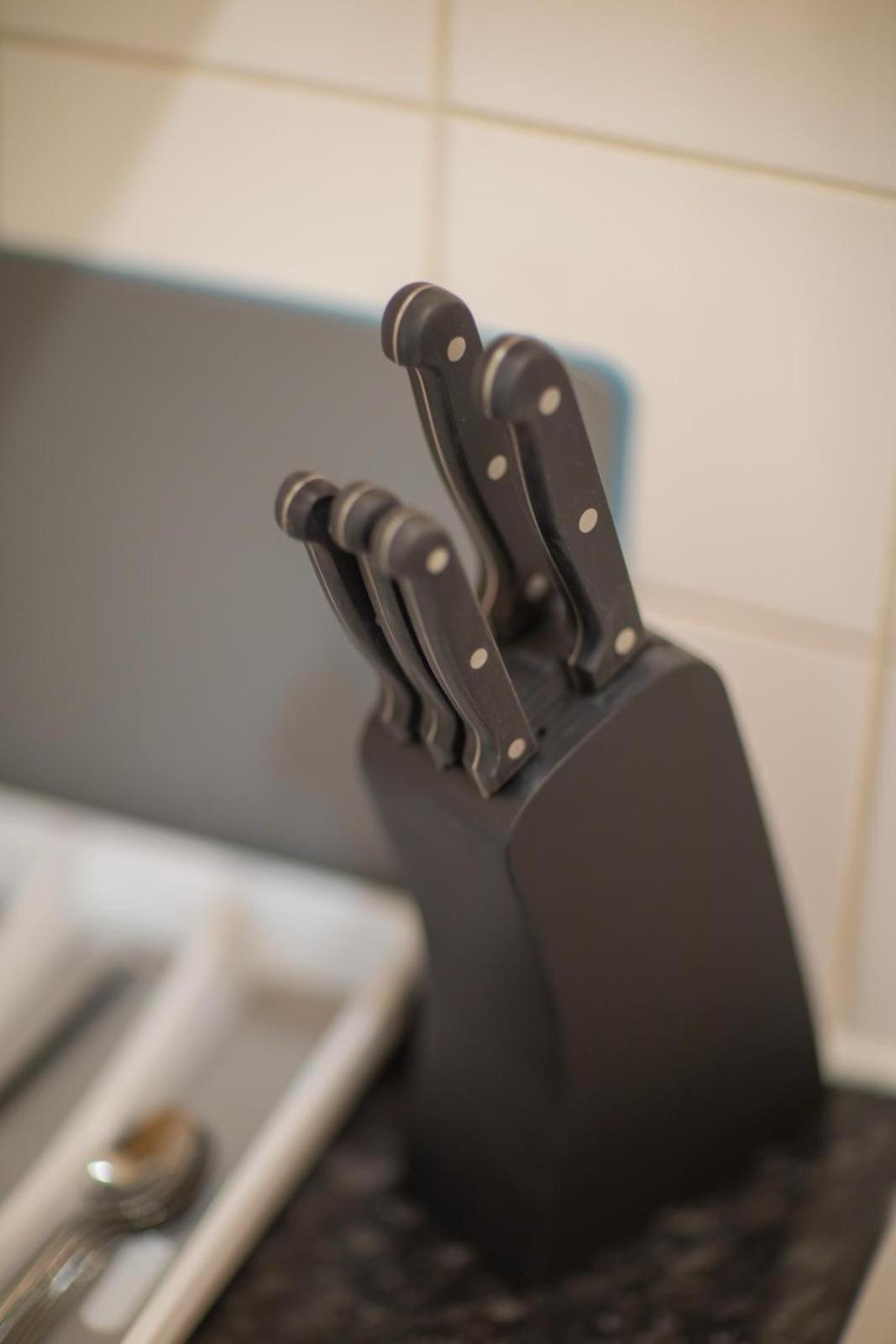 Cozy Two Bedroom at Chelsea Cloisters Hotel