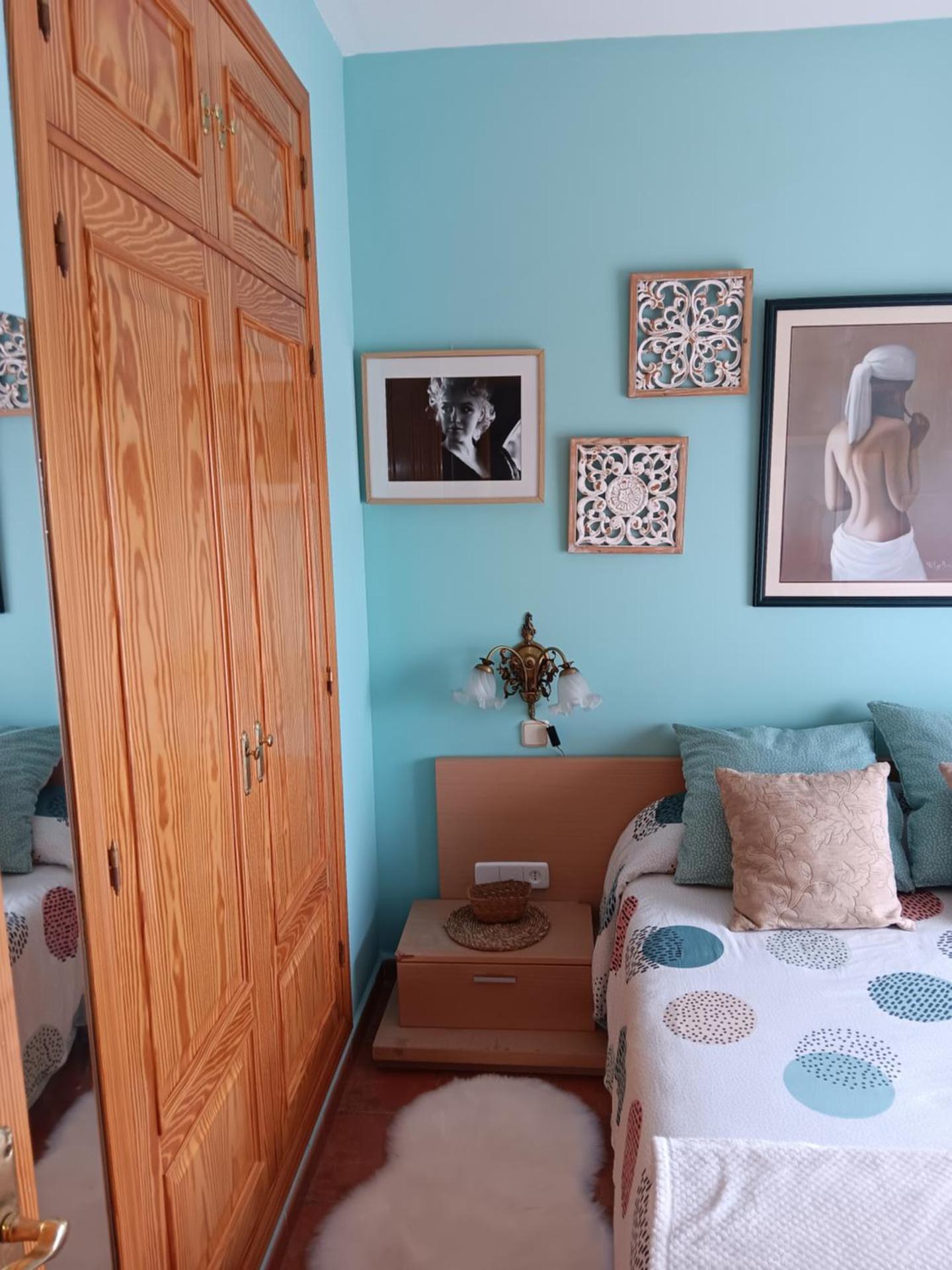 Habitación en Chalet con Piscina