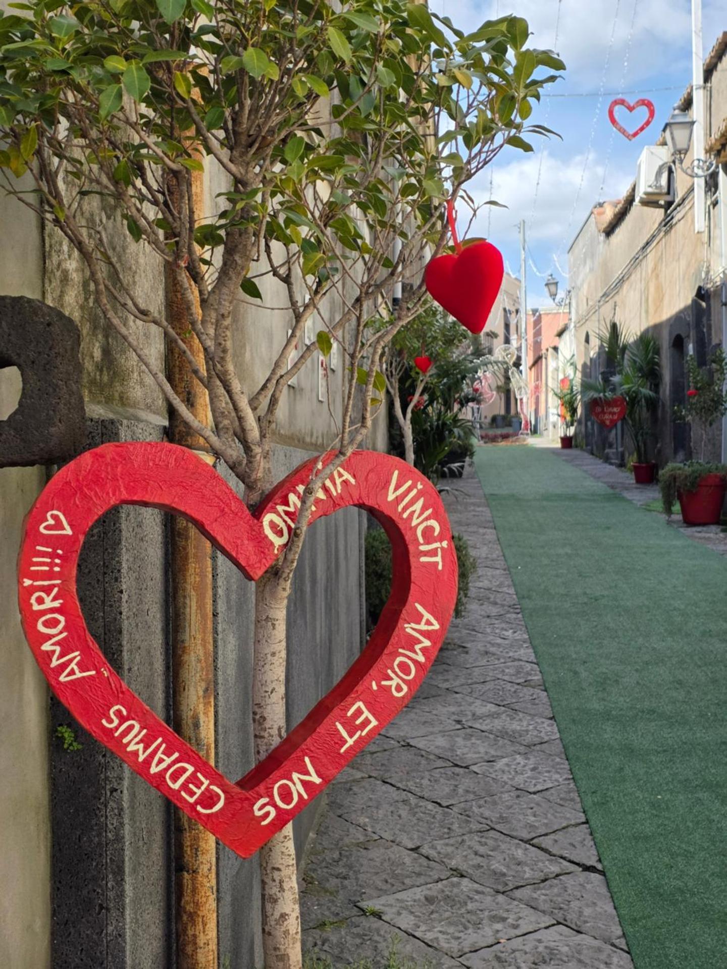 Esclusivo Cortile Duca D'Aosta ai piedi dell'ETNA