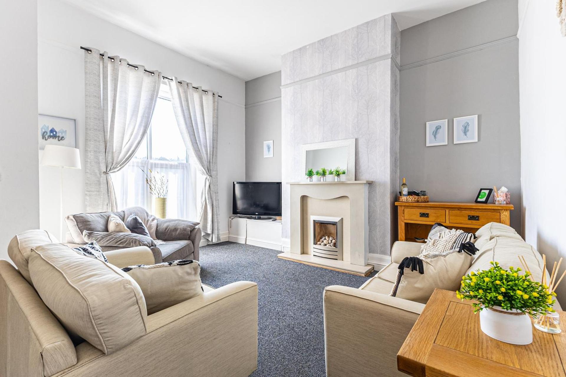 Communal lounge/ TV room