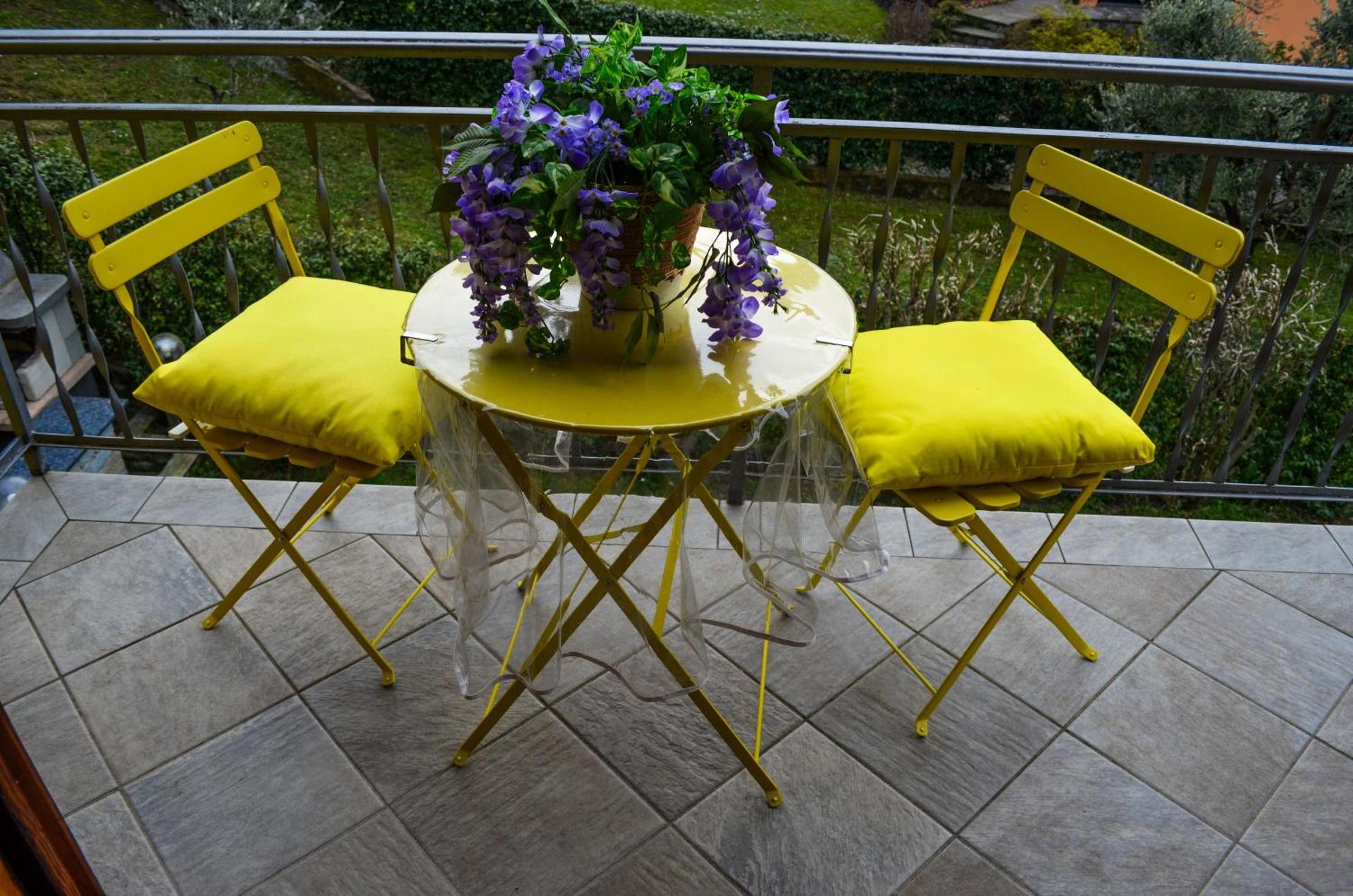 Appartamento L'ulivo 5 chilometri da Varenna vista lago in via privata