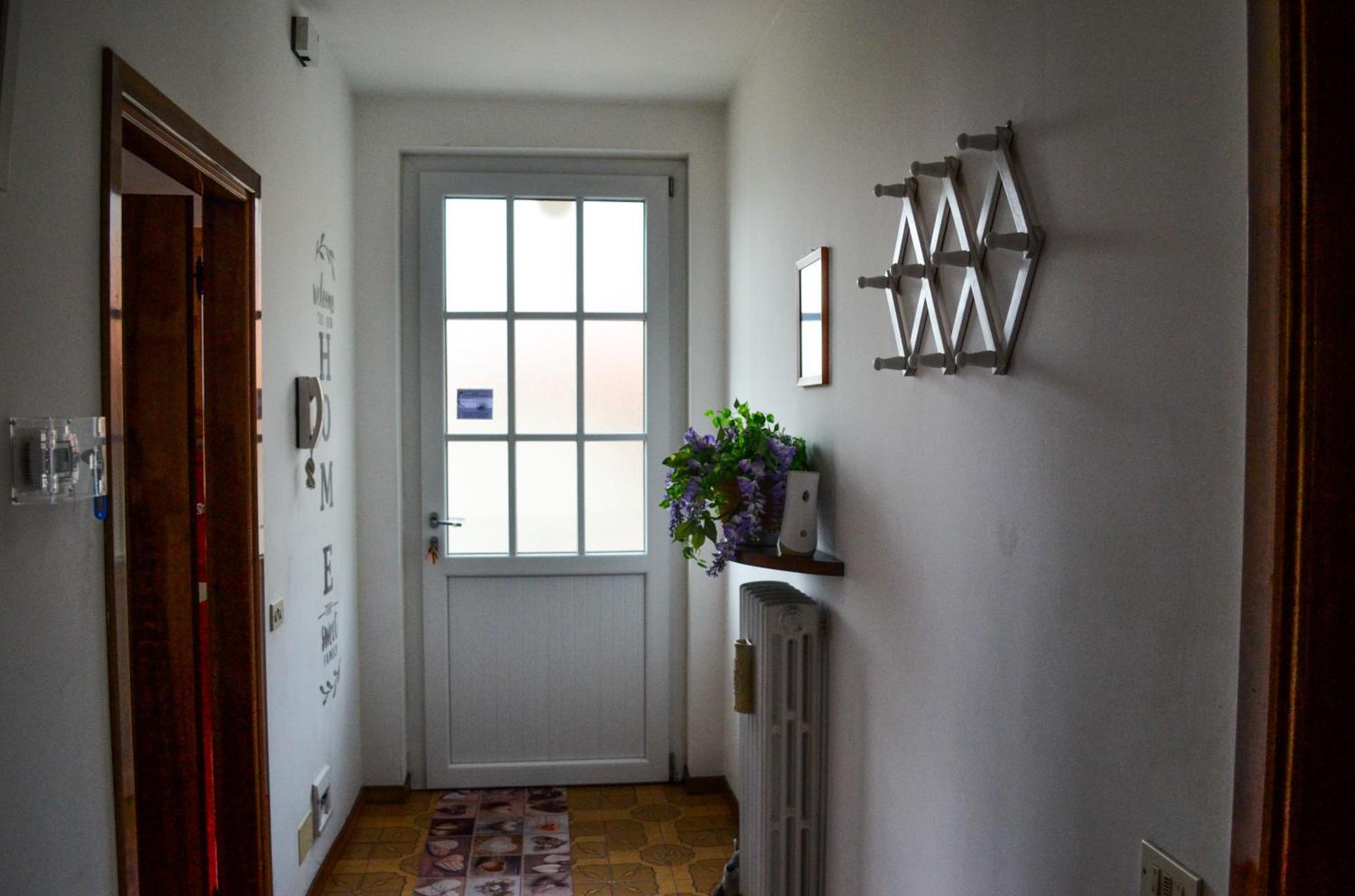 Appartamento L'ulivo 5 chilometri da Varenna vista lago in via privata