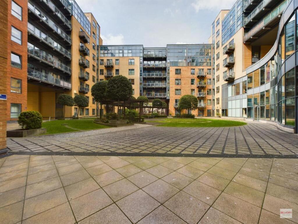 City Apartment in Great Location with a Balcony & Parking Possible - West One