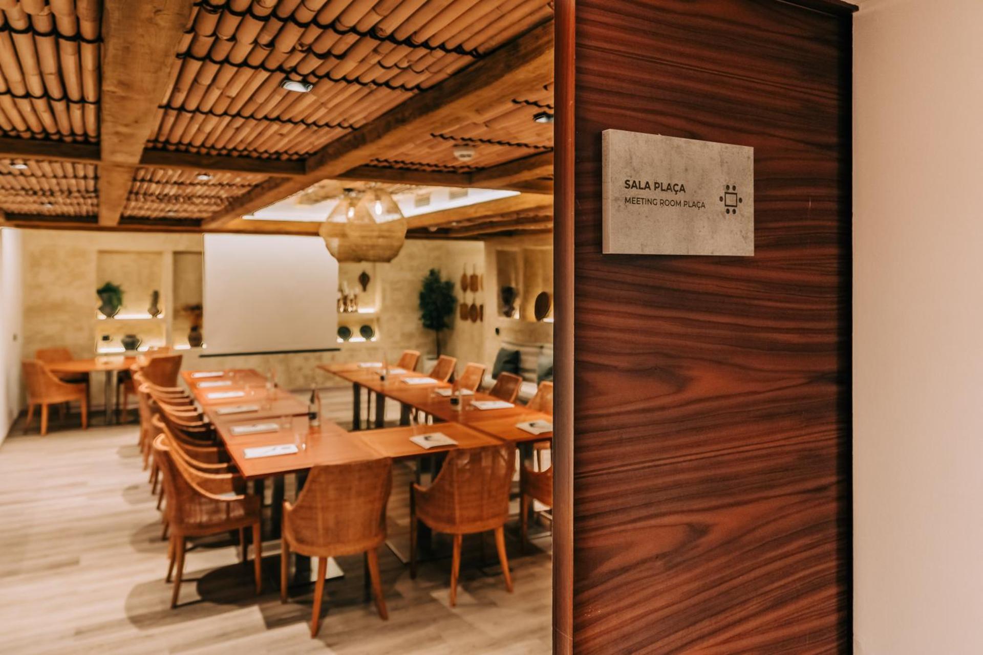 Meeting/conference room