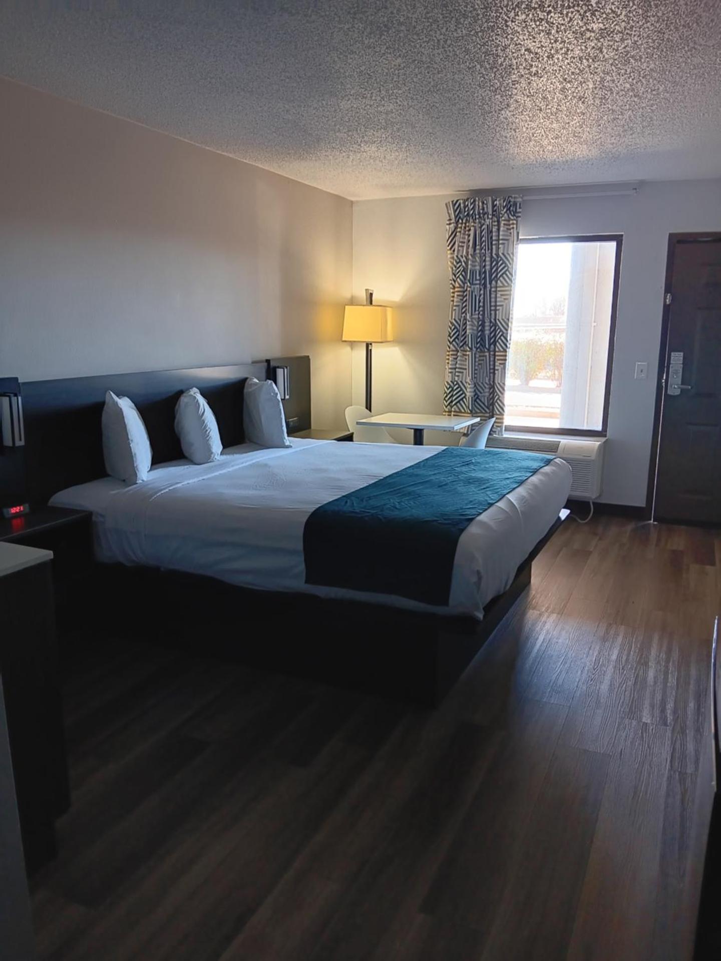 Studio 6 Suites Louisville KY Airport/Expo Center