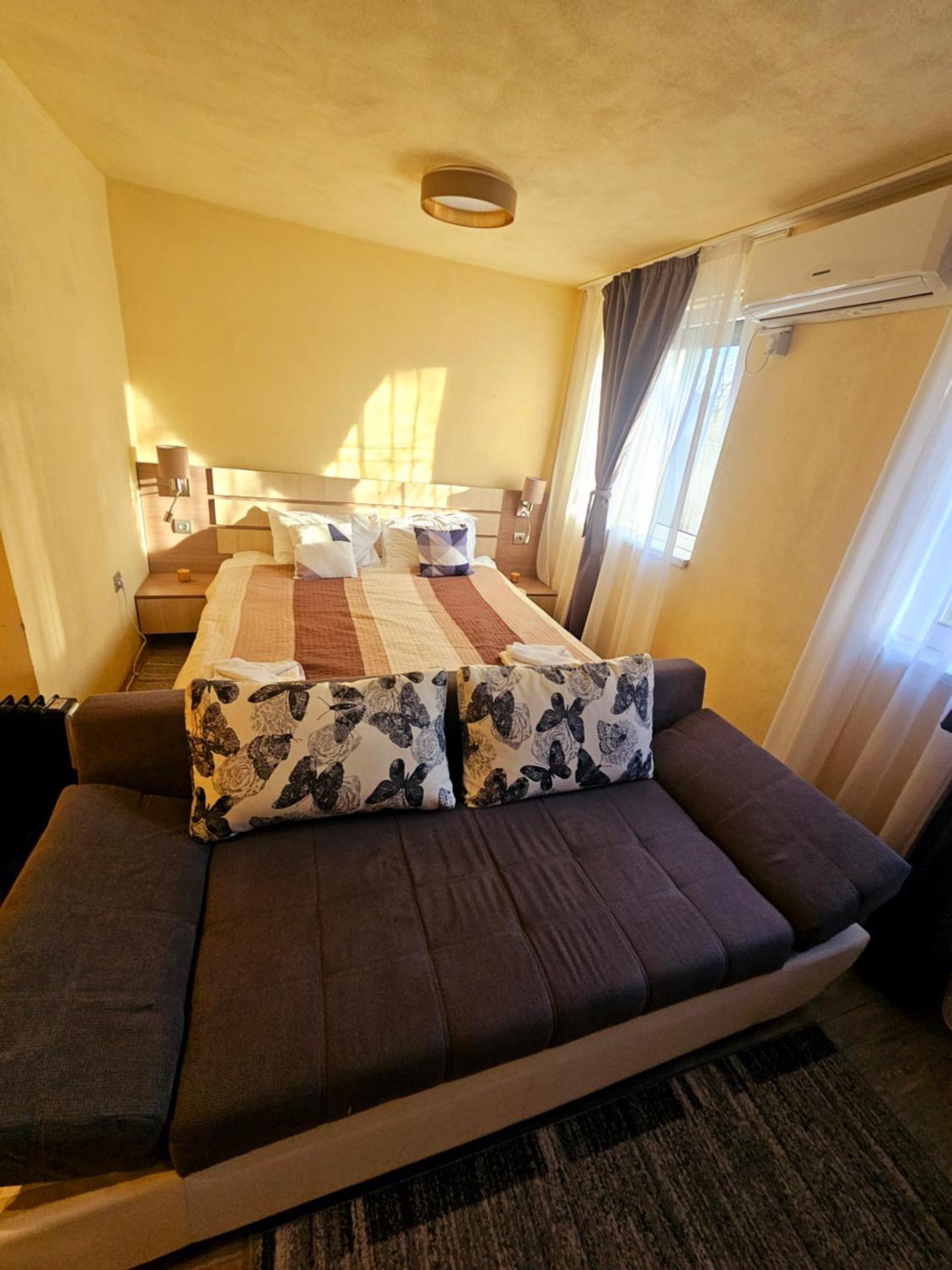 Cazare Apartamente IRIS