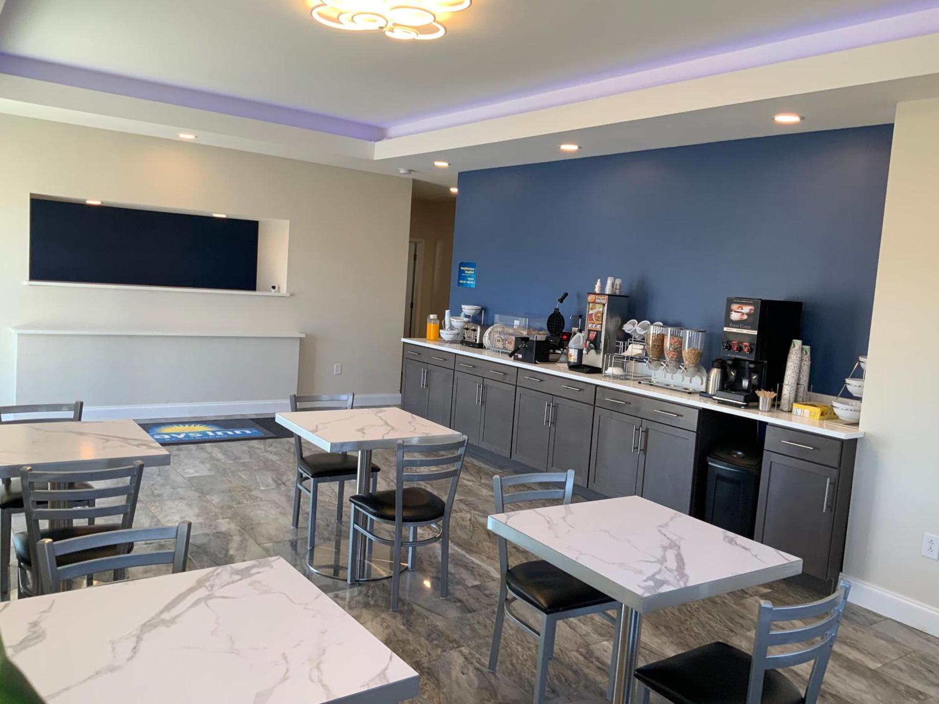 Days Inn by Wyndham Troy IL