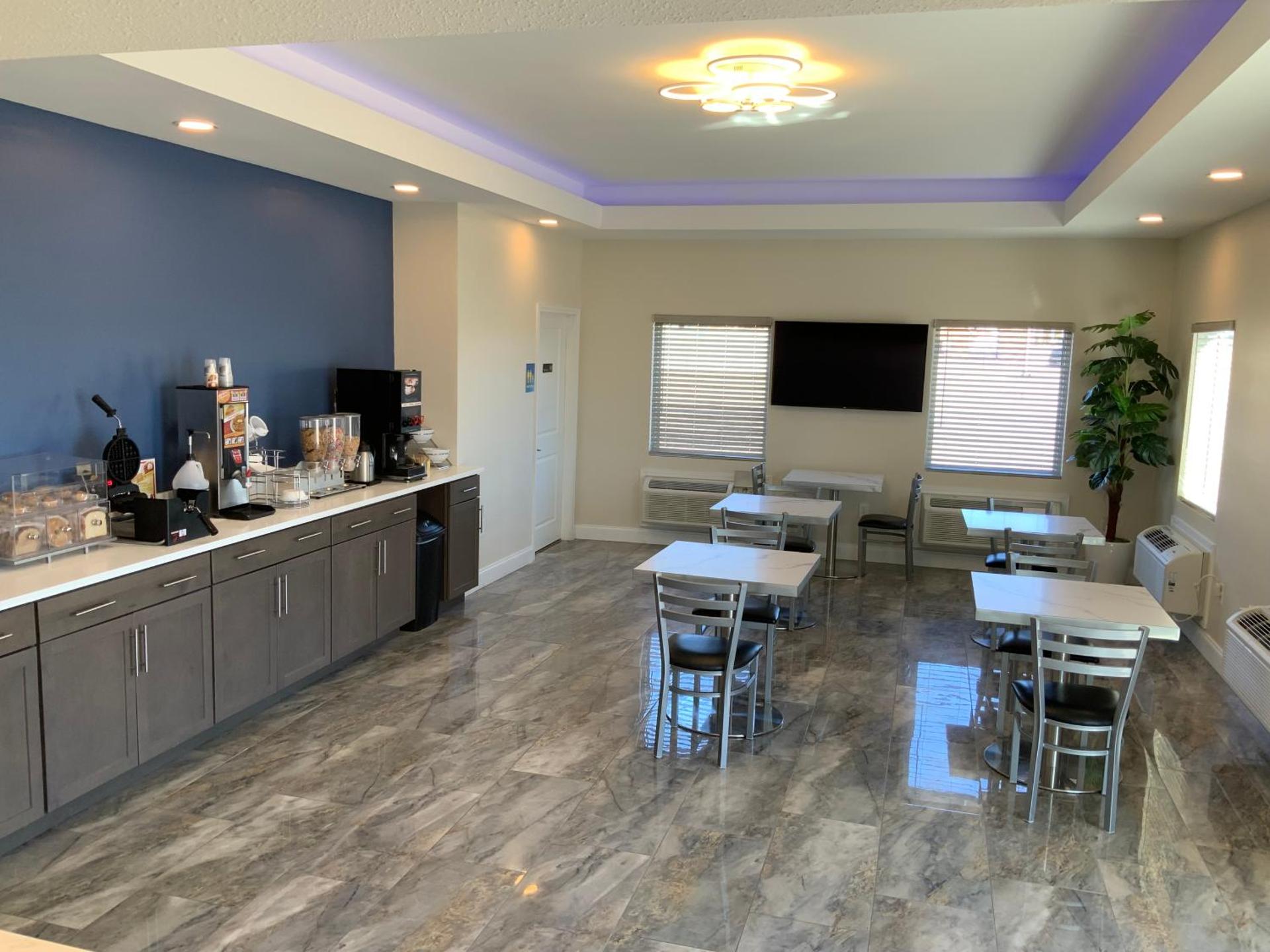 Days Inn by Wyndham Troy IL