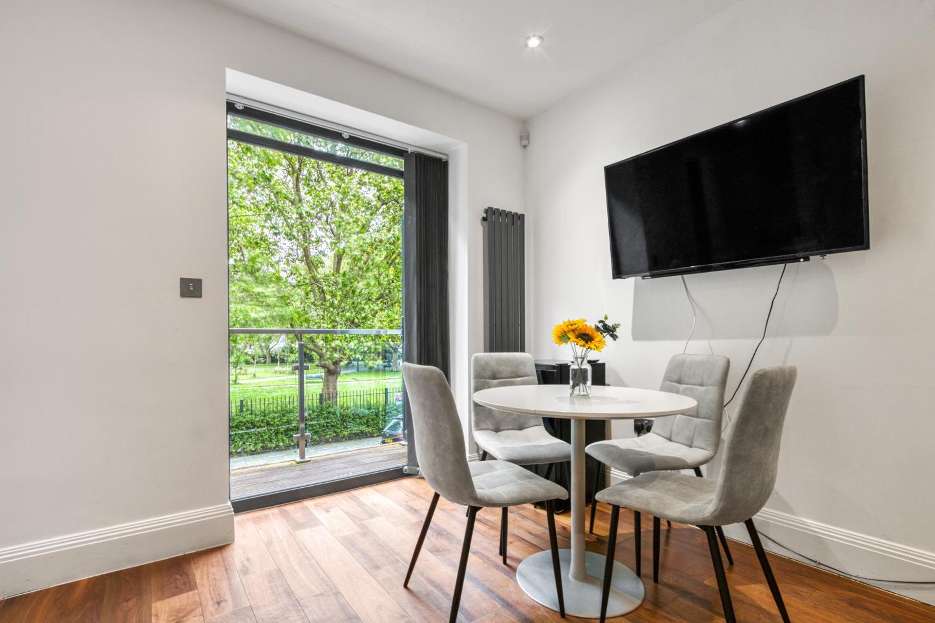 Communal lounge/ TV room