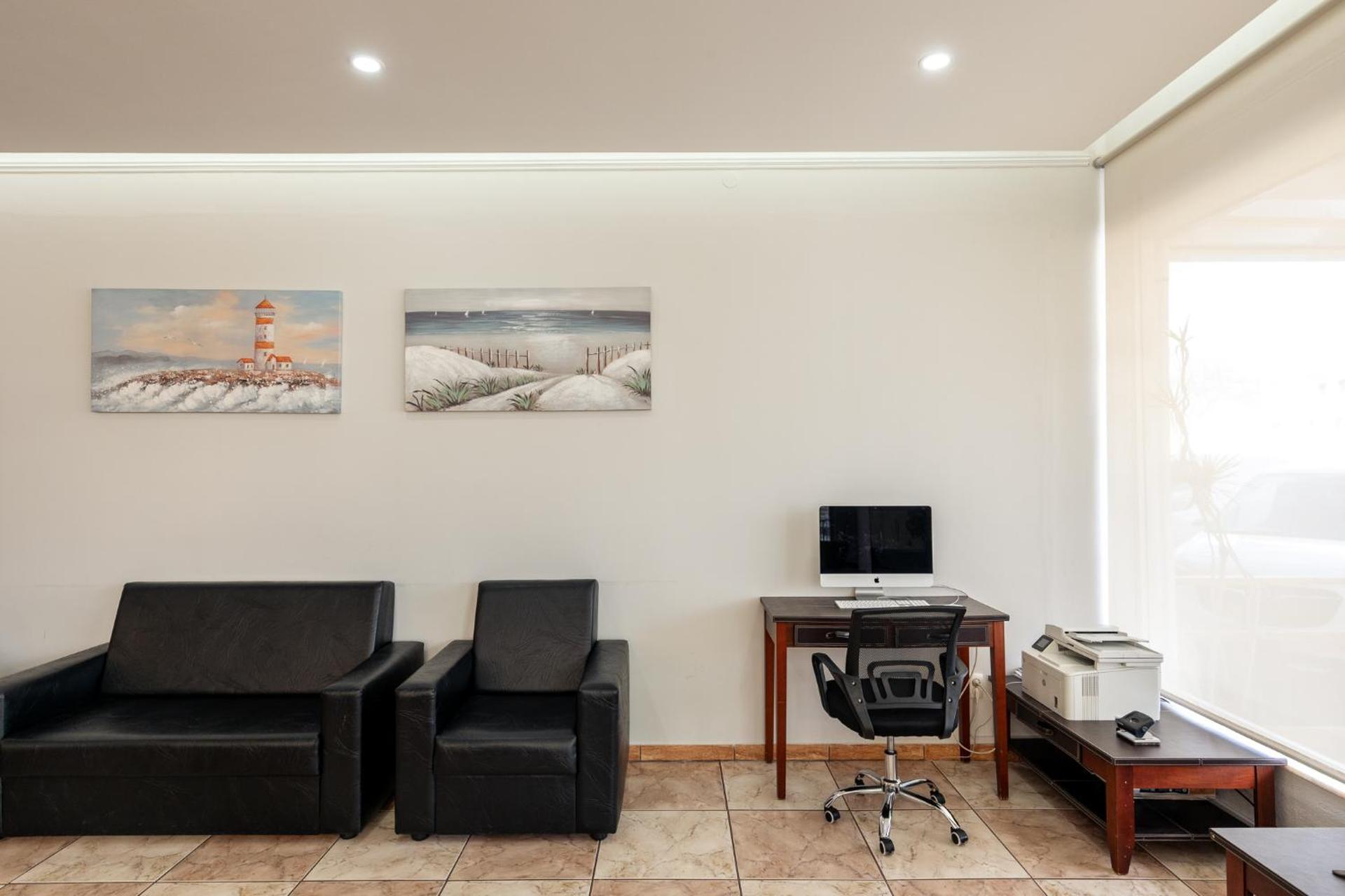 Communal lounge/ TV room