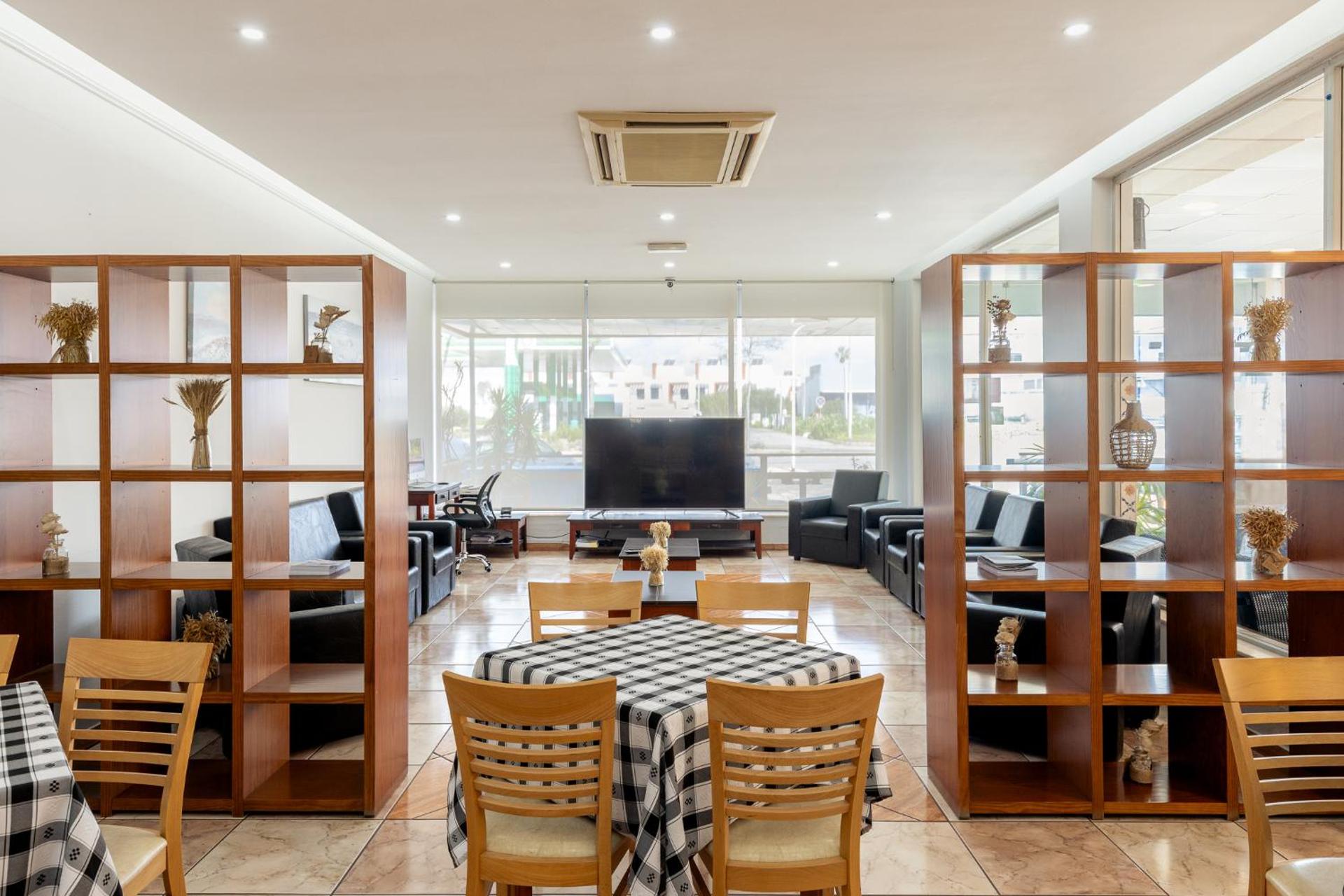 Communal lounge/ TV room