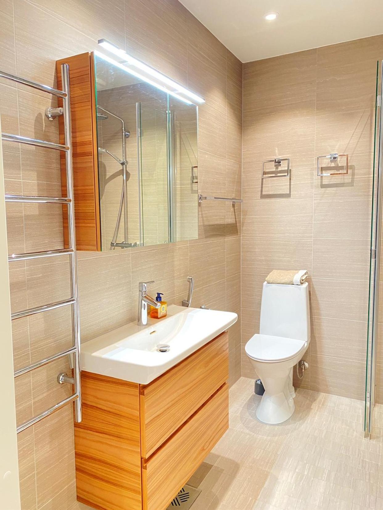 Luxury City Seafront Apartment with Balcony