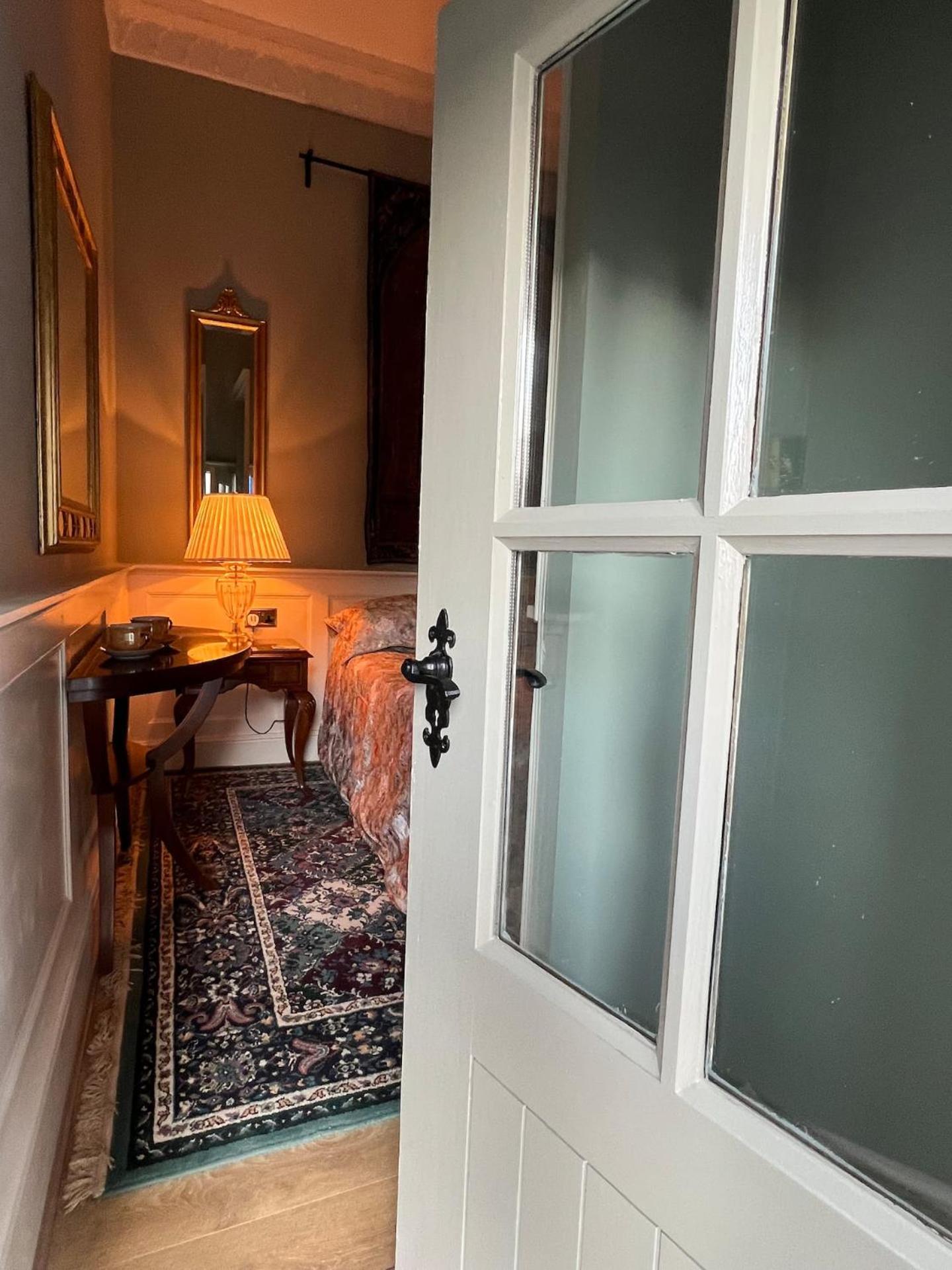 The Gothic Bedroom, Tan-yr-Ogo Lodge