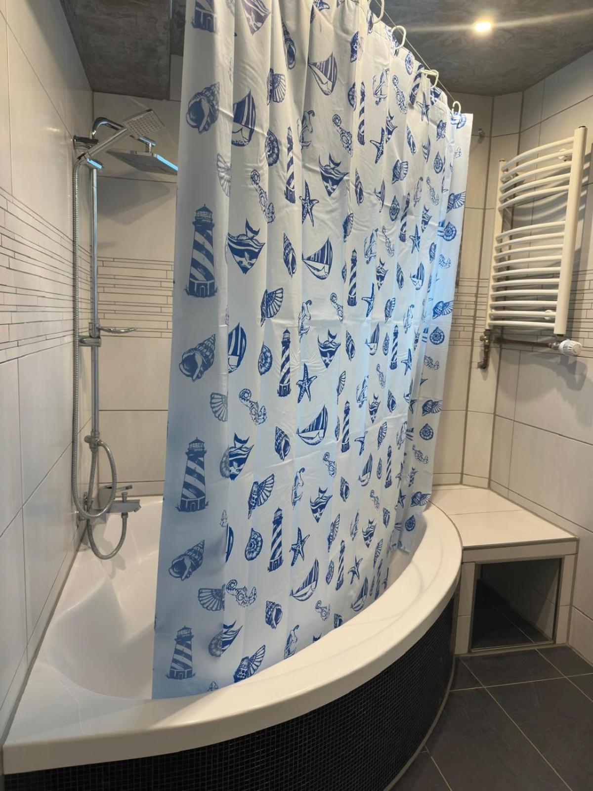 Gesamte Wohnung mit Parkplatz