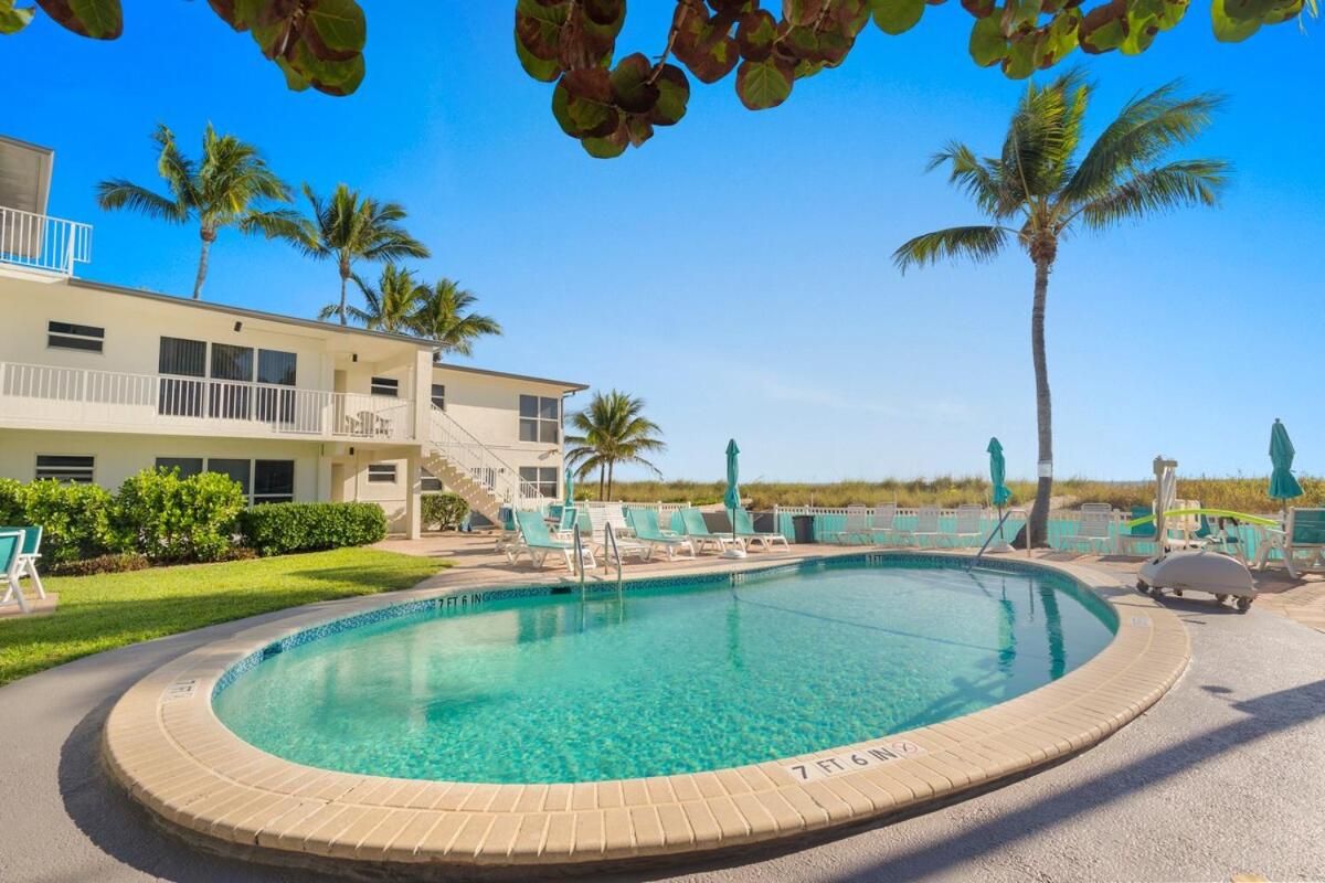 Pool Beachfront Studio