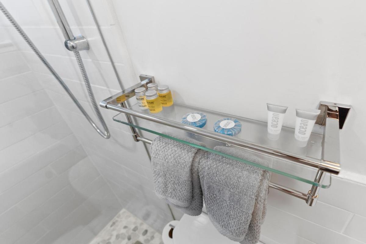 Pool Beachfront Studio